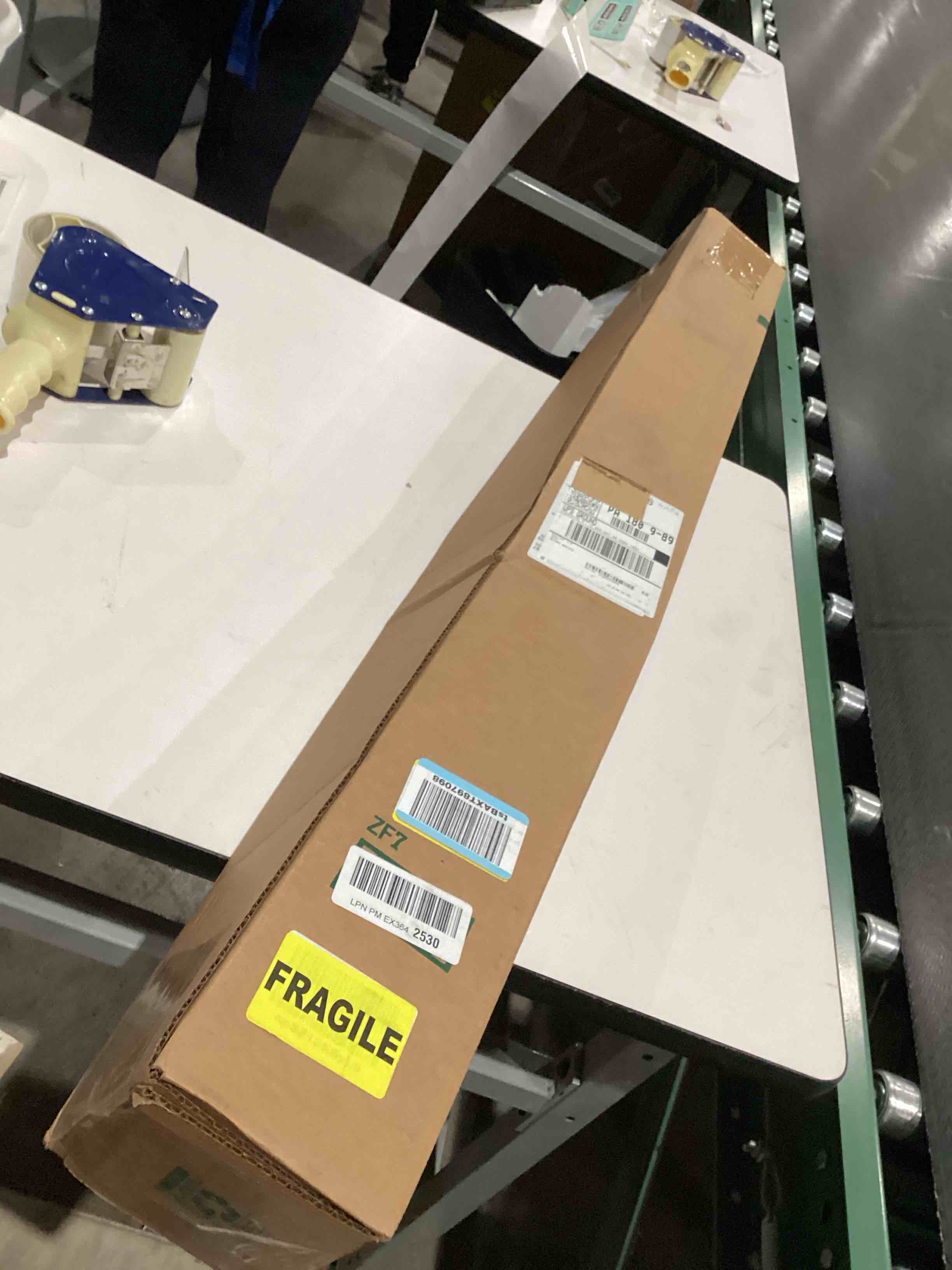 https://s3.amazonaws.com/lotting-images-prod/bidfta/TEA1988899_1760376015122.jpeg