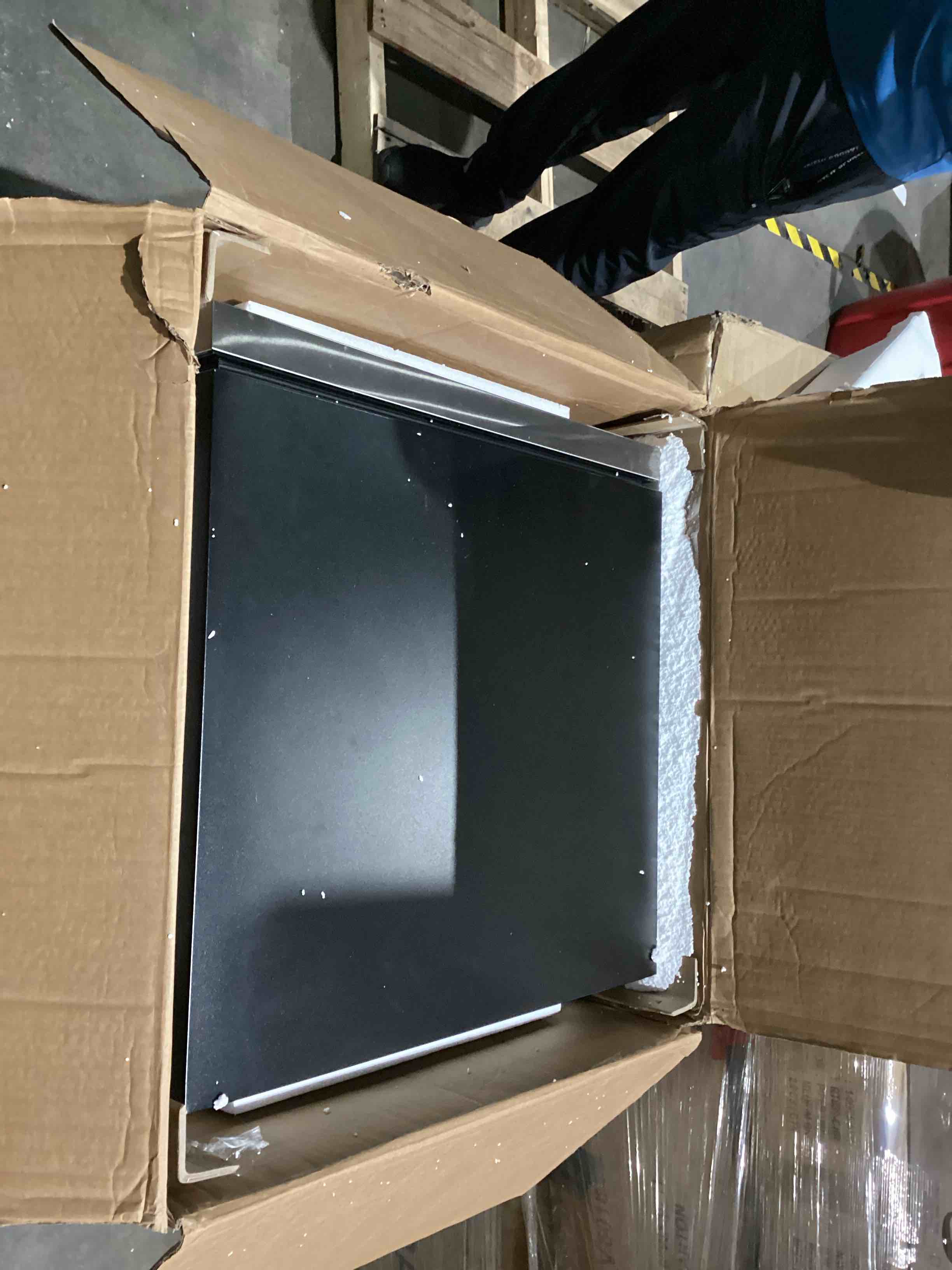 https://s3.amazonaws.com/lotting-images-prod/bidfta/TEA1988919_1760450976900.jpeg