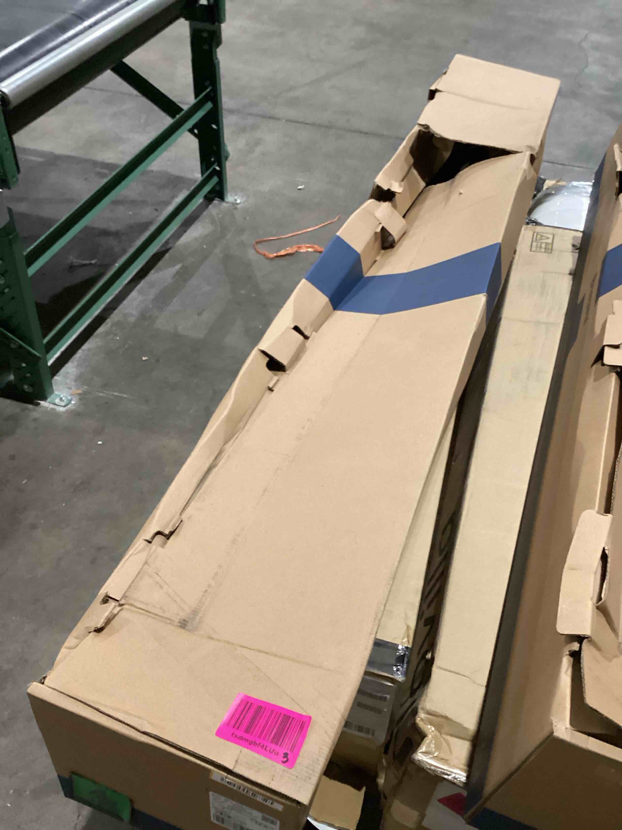 https://s3.amazonaws.com/lotting-images-prod/bidfta/TEA1989016_1760619482616.jpeg