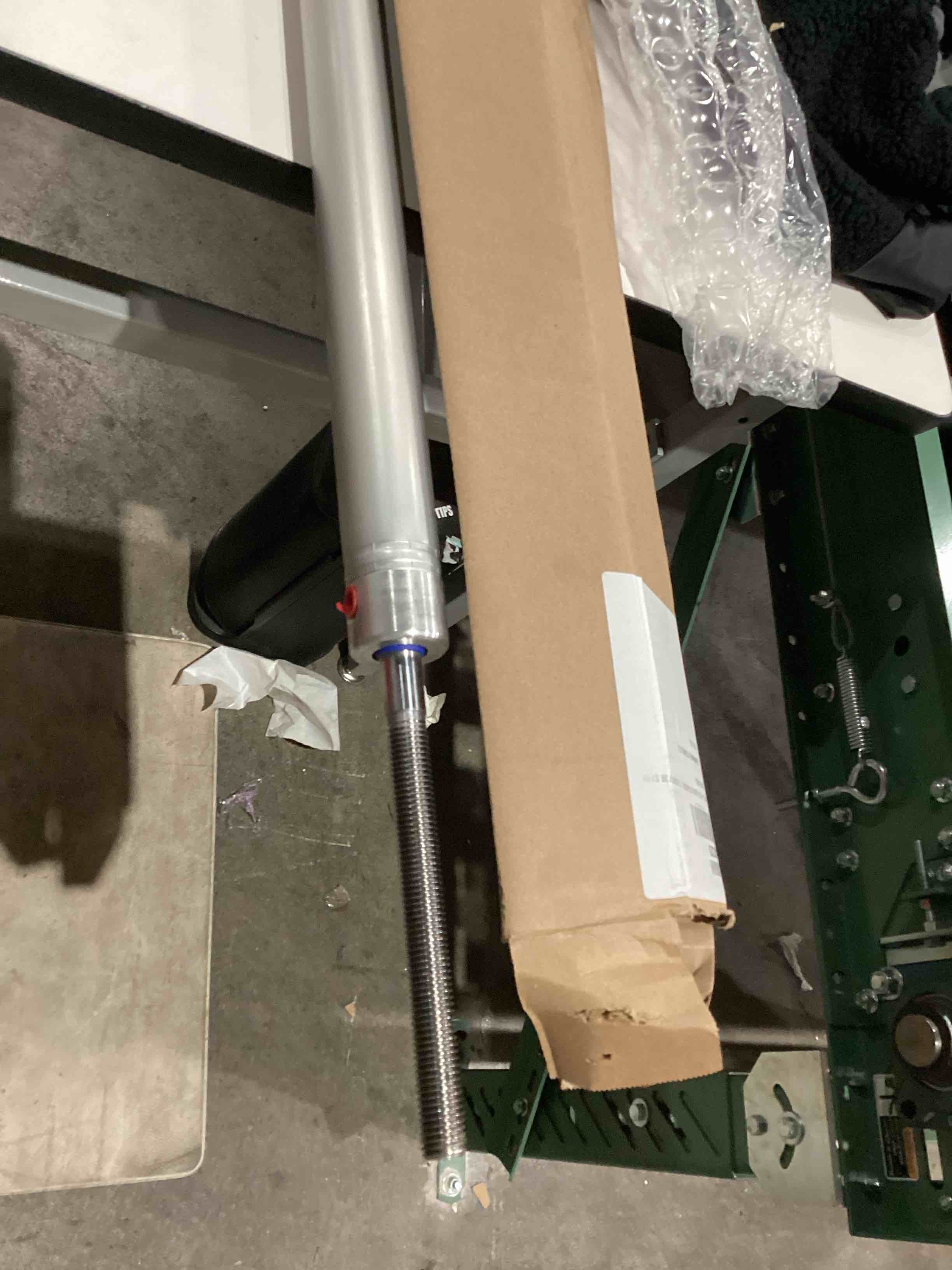 https://s3.amazonaws.com/lotting-images-prod/bidfta/TEA1989025_1760625256108.jpeg