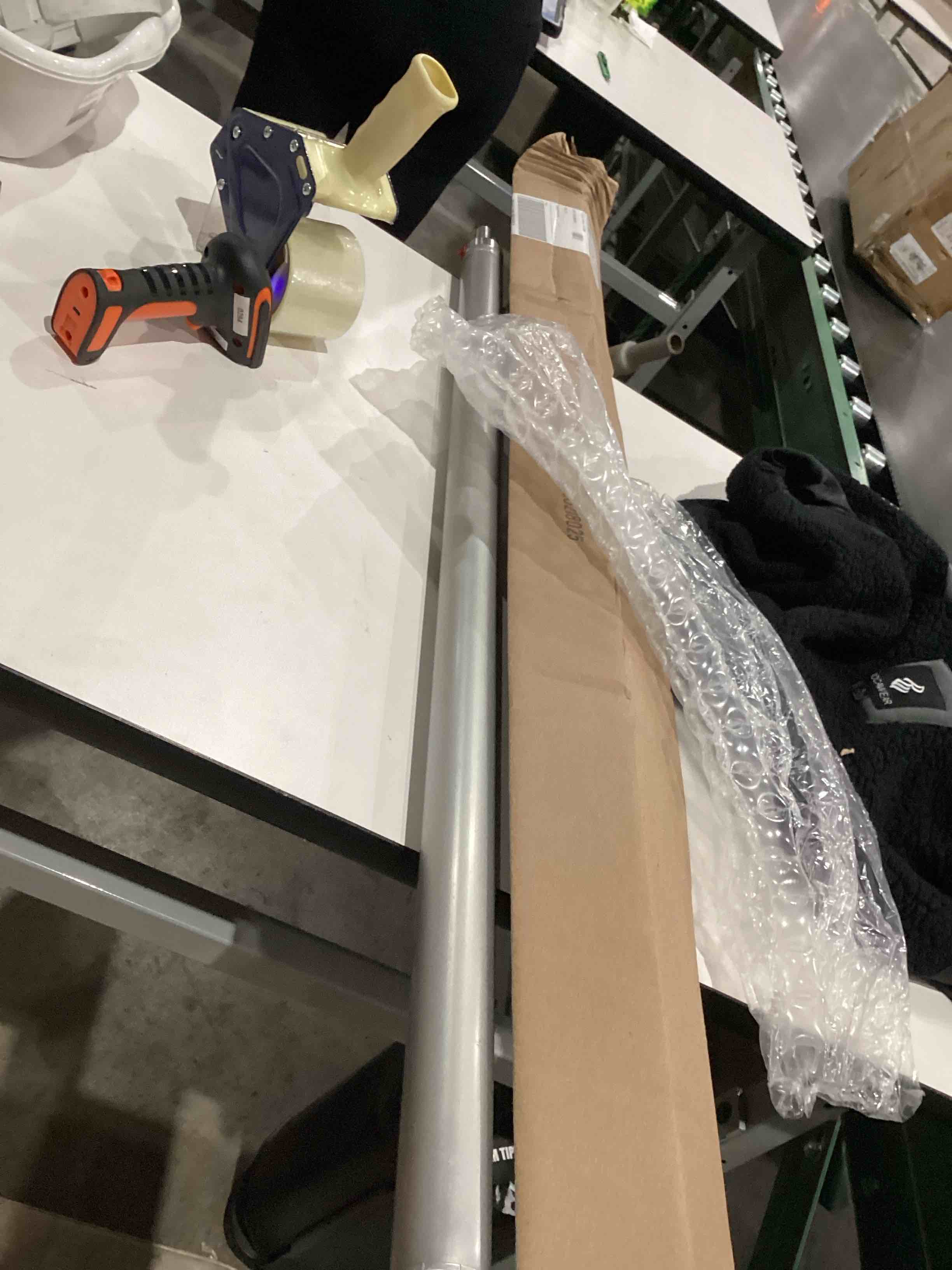 https://s3.amazonaws.com/lotting-images-prod/bidfta/TEA1989025_1760625257836.jpeg