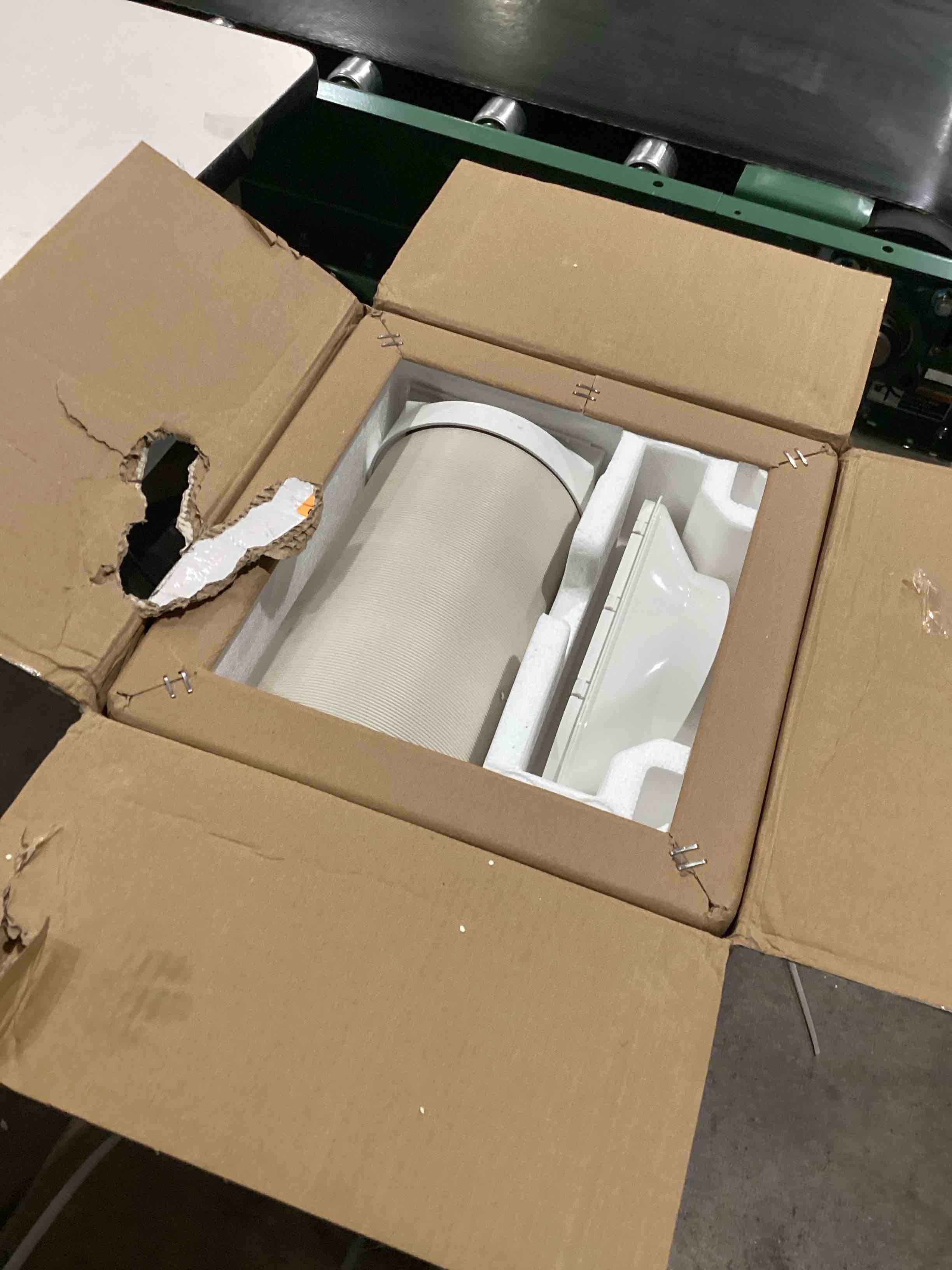 https://s3.amazonaws.com/lotting-images-prod/bidfta/TEA1989040_1760636292877.jpeg