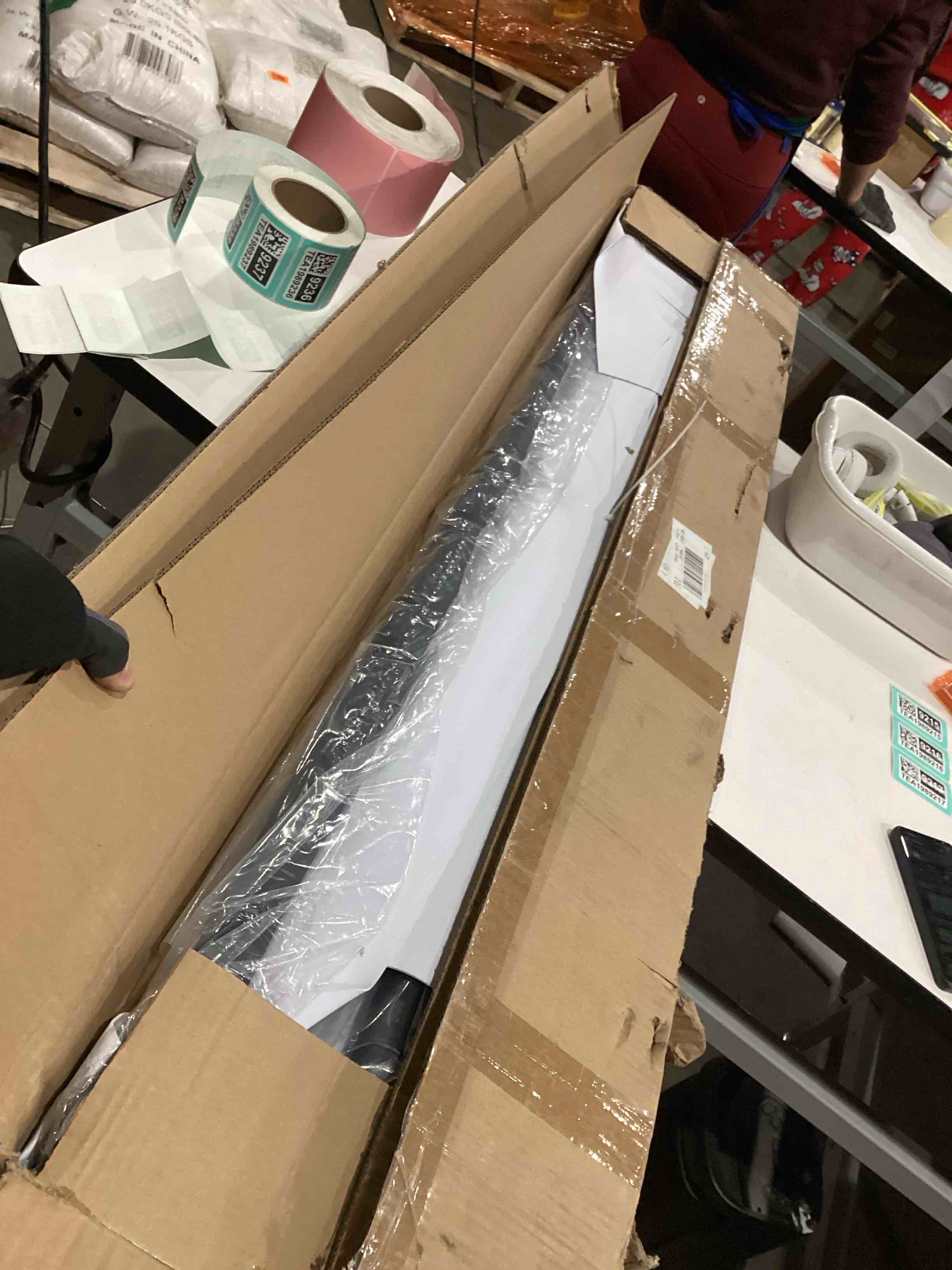 https://s3.amazonaws.com/lotting-images-prod/bidfta/TEA1989215_1760969967081.jpeg