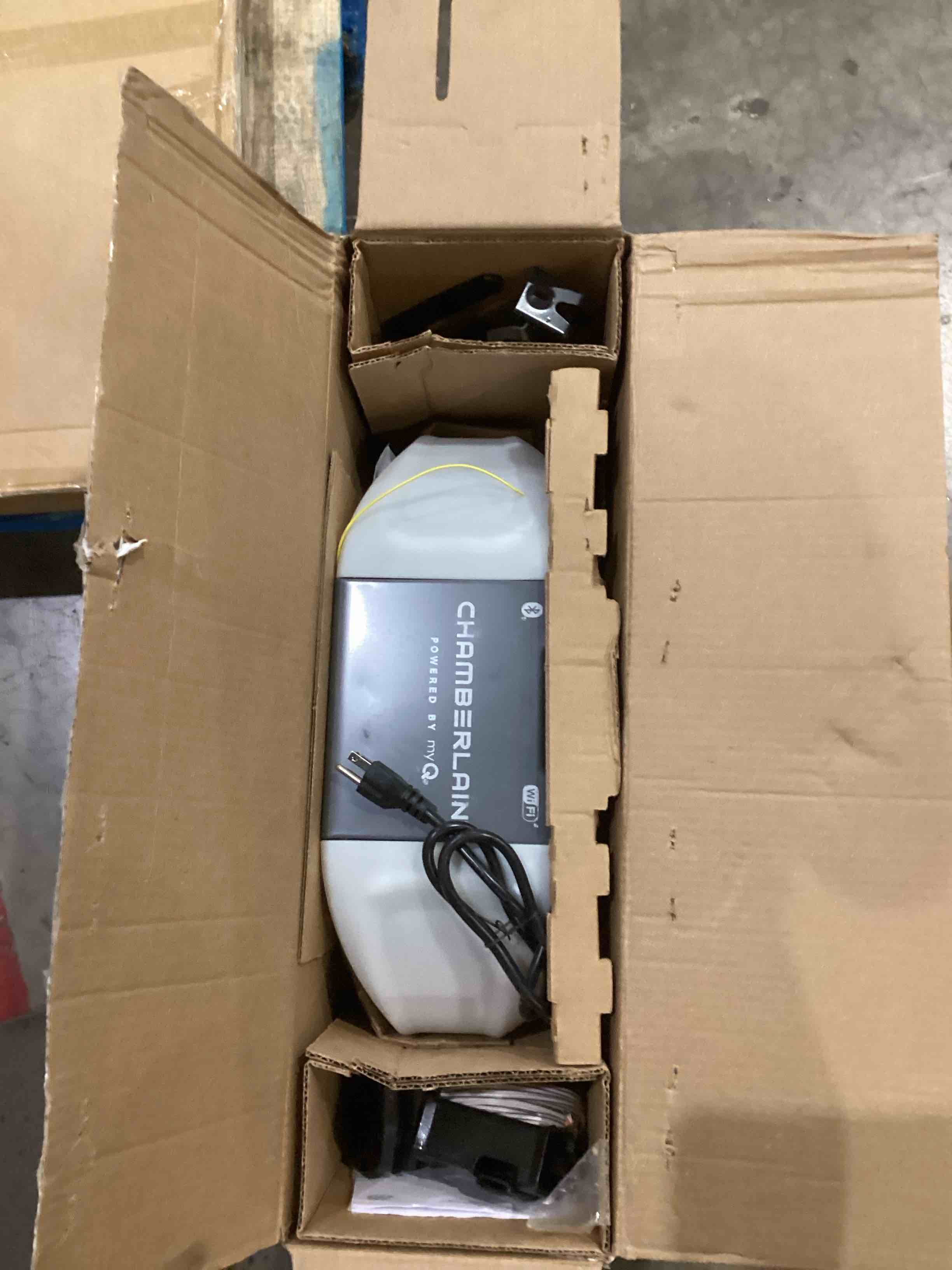 https://s3.amazonaws.com/lotting-images-prod/bidfta/TEA1993331_1758556632645.jpeg