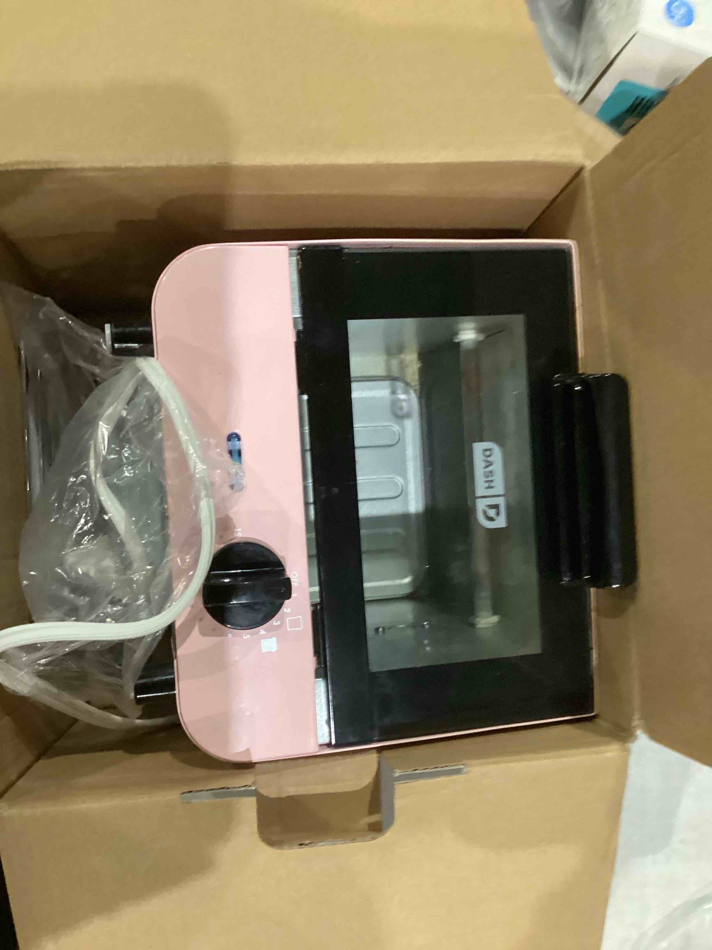 https://s3.amazonaws.com/lotting-images-prod/bidfta/TEA1993379_1758654199312.jpeg