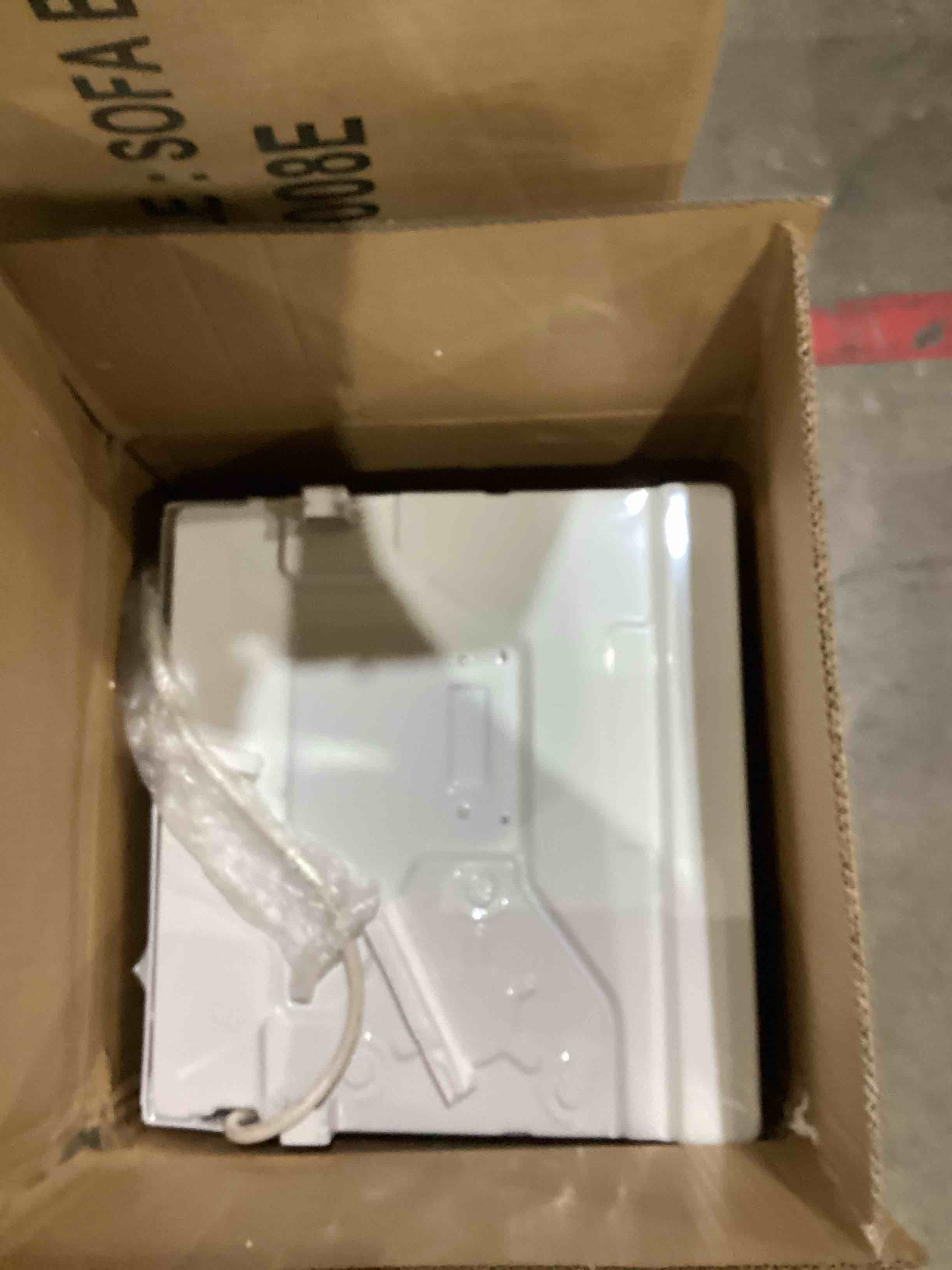 https://s3.amazonaws.com/lotting-images-prod/bidfta/TEA1993475_1758799755556.jpeg