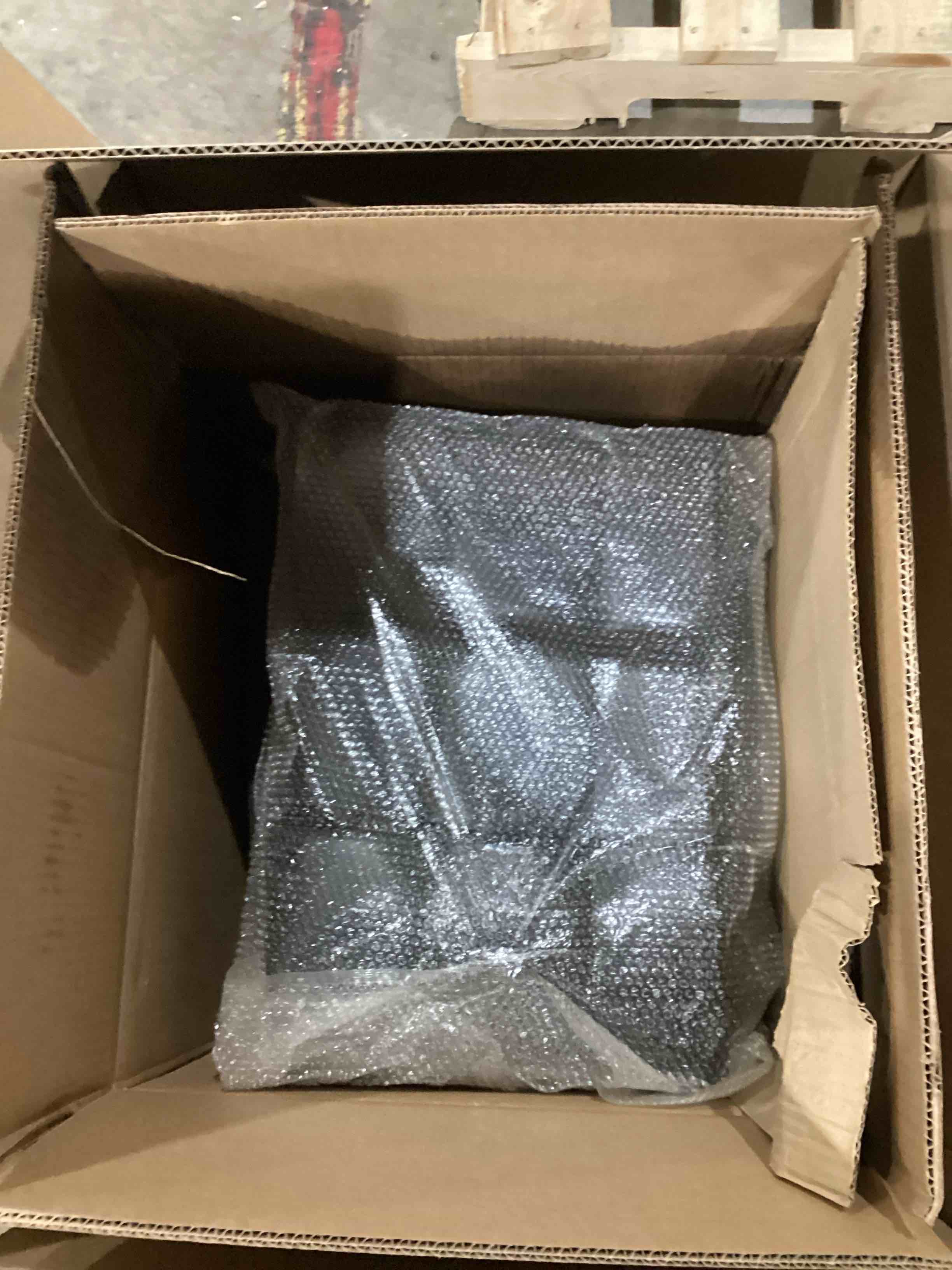 https://s3.amazonaws.com/lotting-images-prod/bidfta/TEA1993673_1759144180568.jpeg