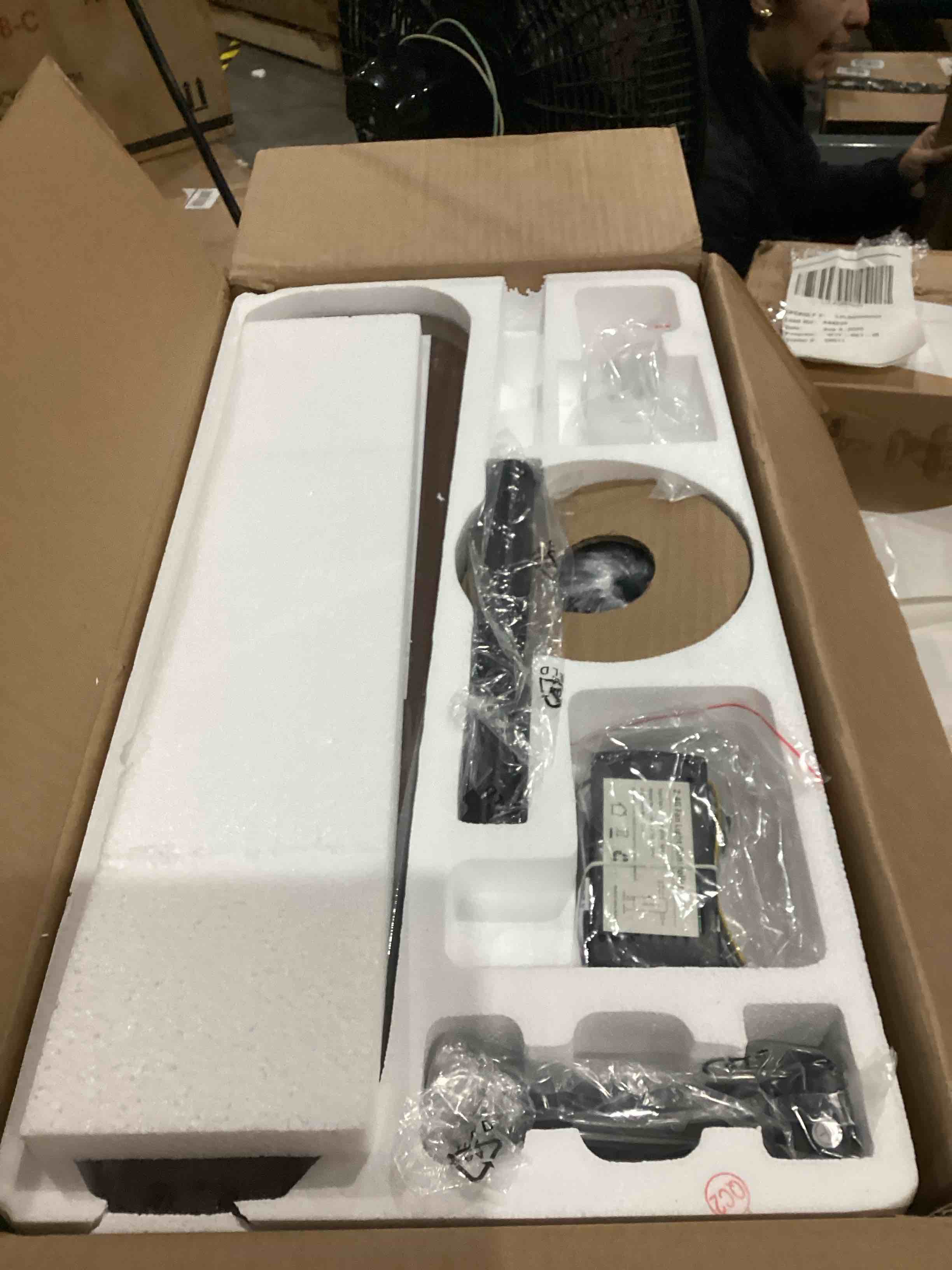 https://s3.amazonaws.com/lotting-images-prod/bidfta/TEA1994724_1760459996676.jpeg
