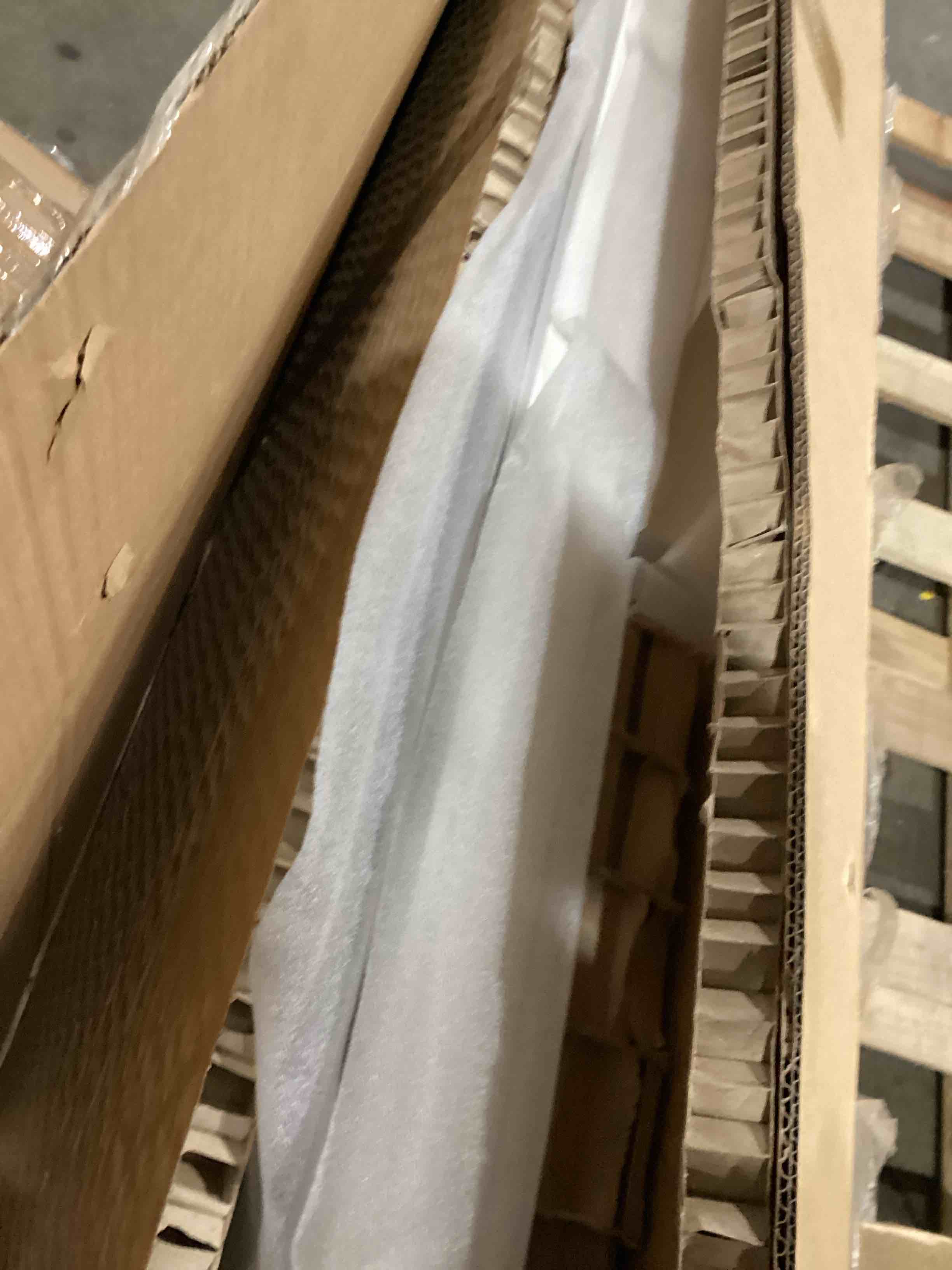 https://s3.amazonaws.com/lotting-images-prod/bidfta/TEA1994951_1760807568703.jpeg