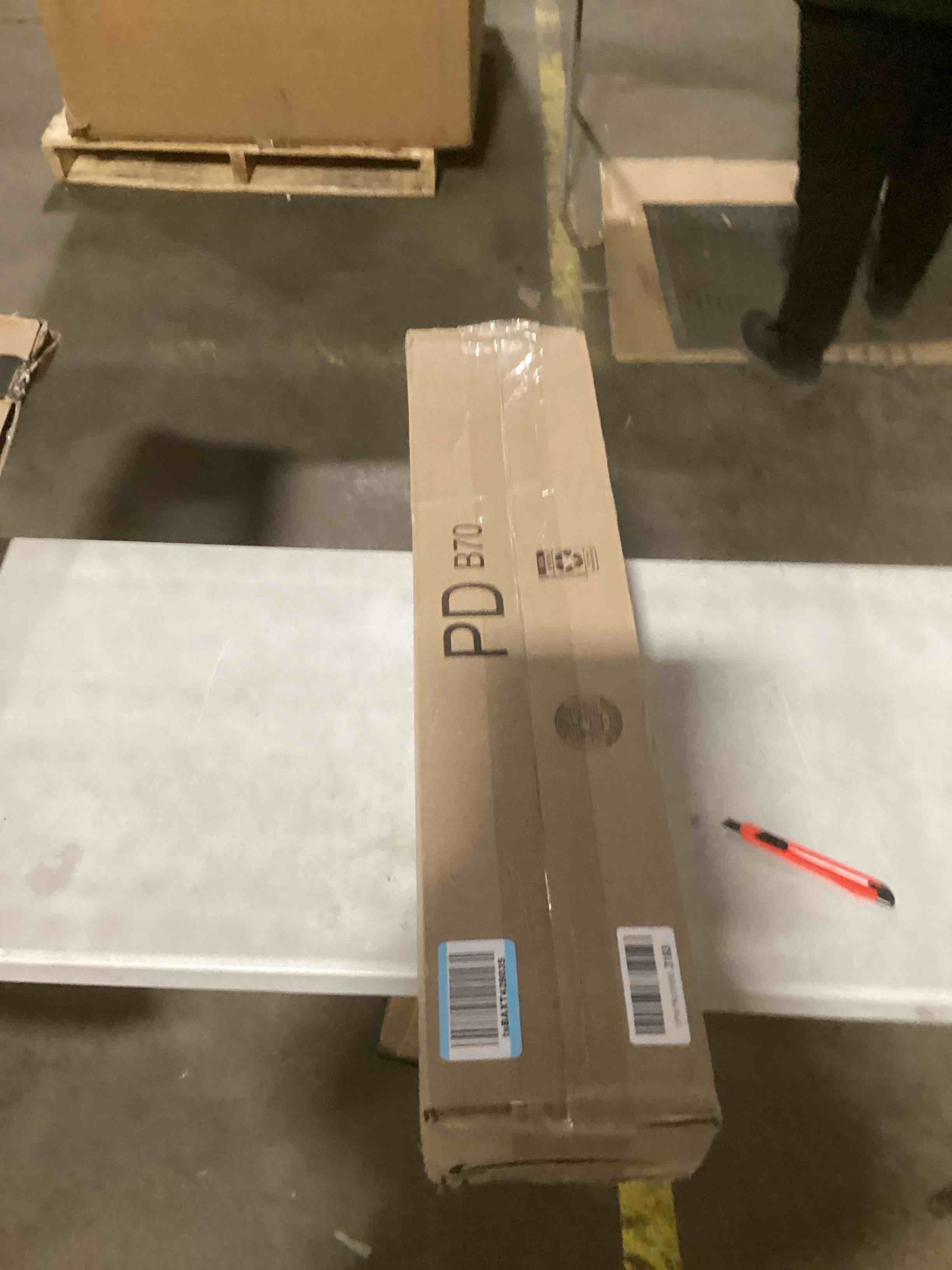 https://s3.amazonaws.com/lotting-images-prod/bidfta/TEA2035310_1738082321543.jpeg