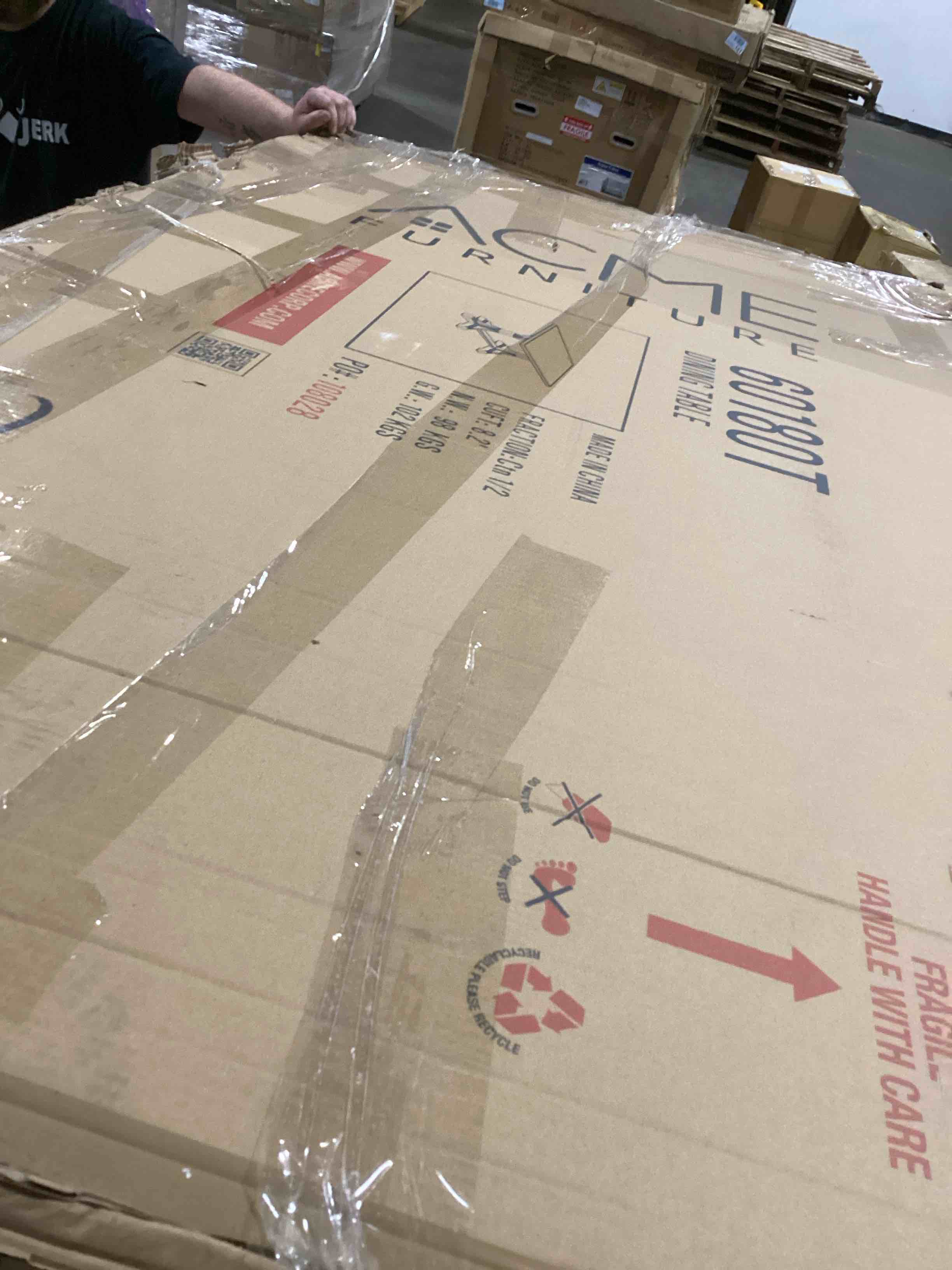 Lazaro dinning table