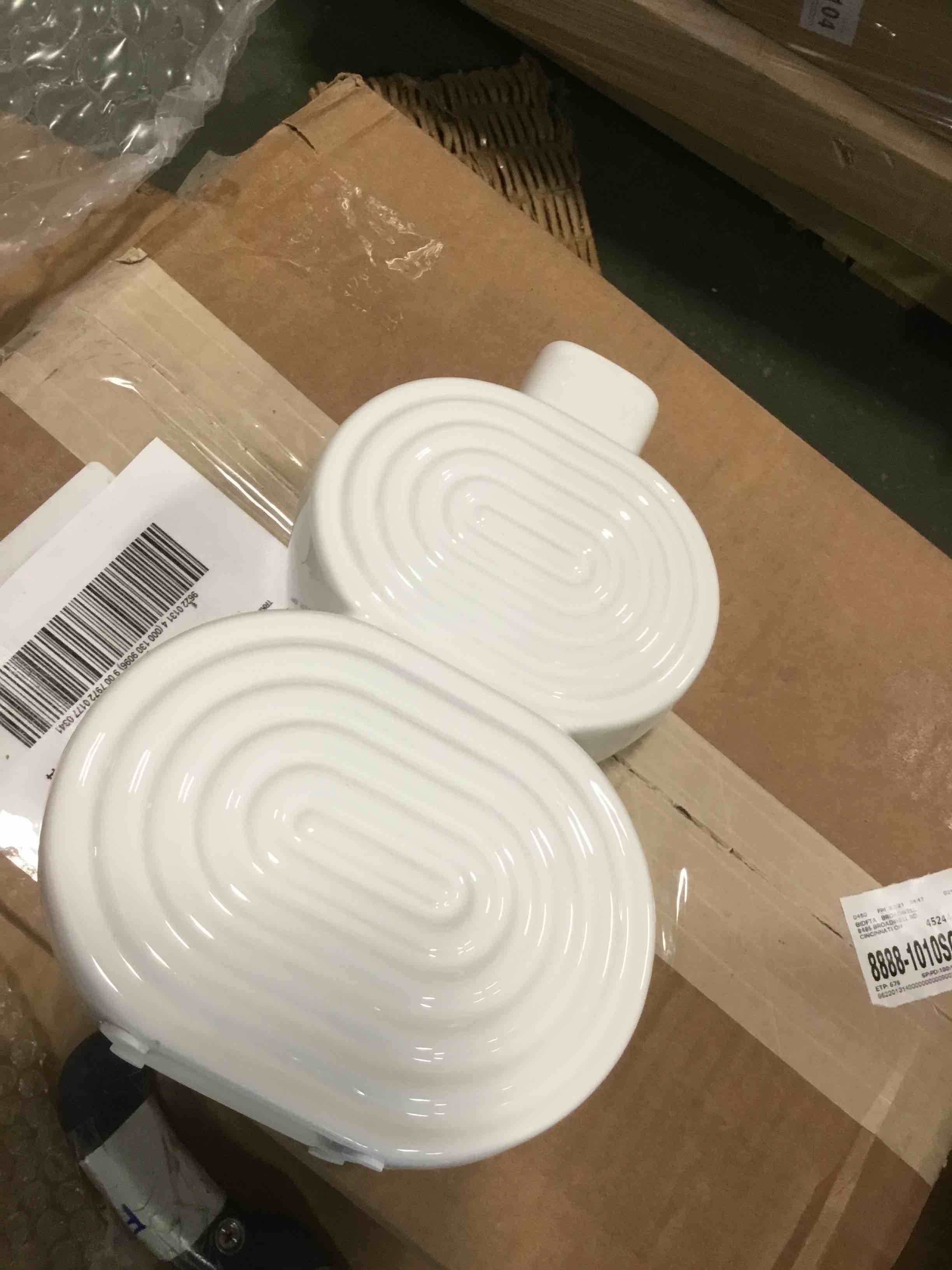 https://s3.amazonaws.com/lotting-images-prod/bidfta/TEA2039063_1740491296681.jpeg