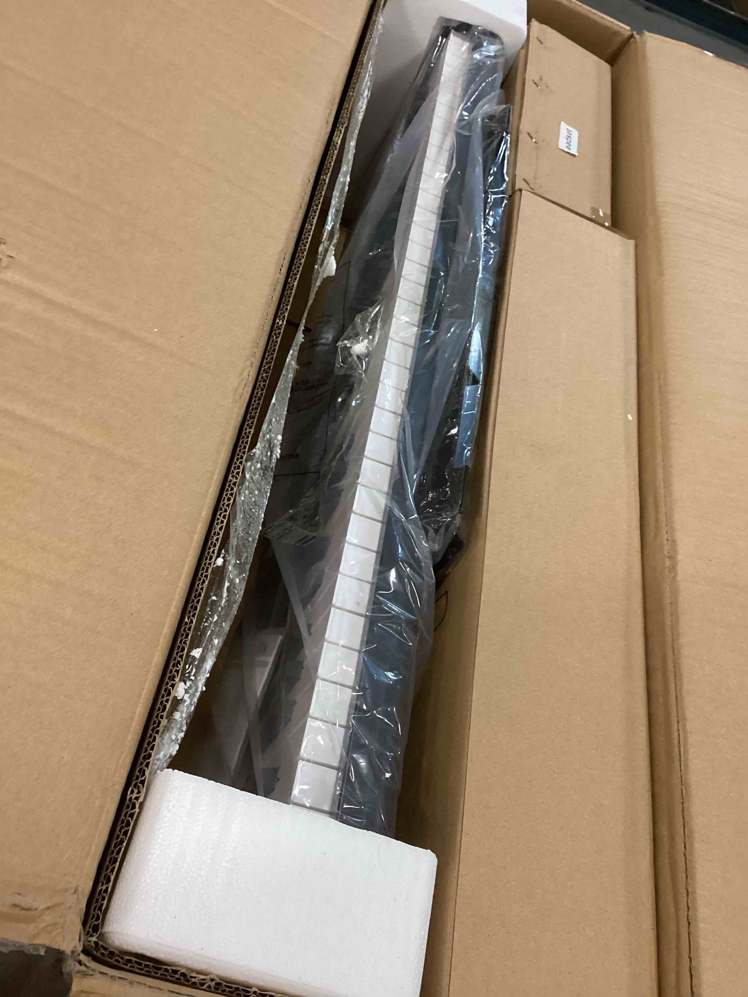 https://s3.amazonaws.com/lotting-images-prod/bidfta/TEA2041052_1738678014297.jpeg