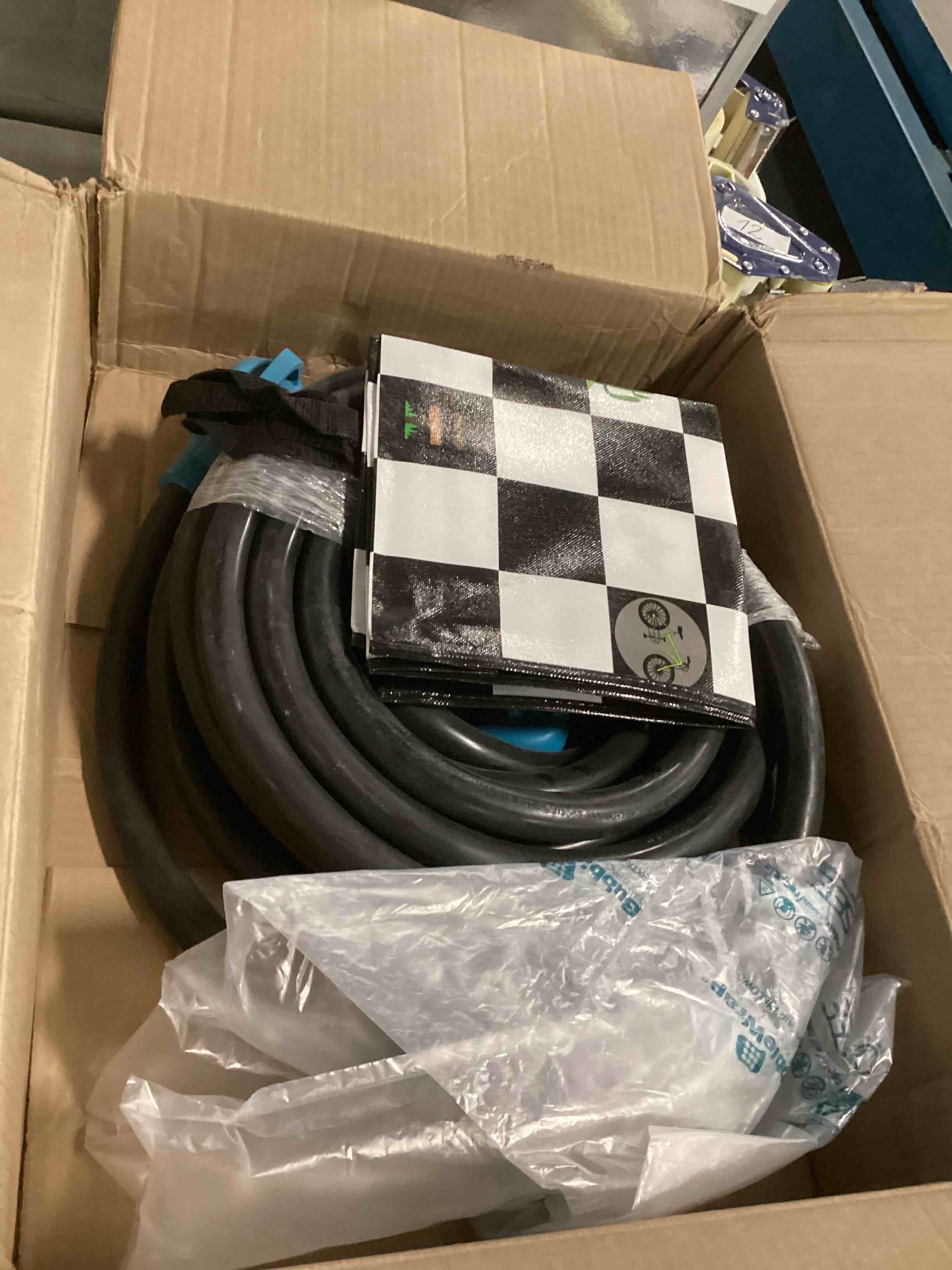 https://s3.amazonaws.com/lotting-images-prod/bidfta/TEA2047007_1740488737743.jpeg