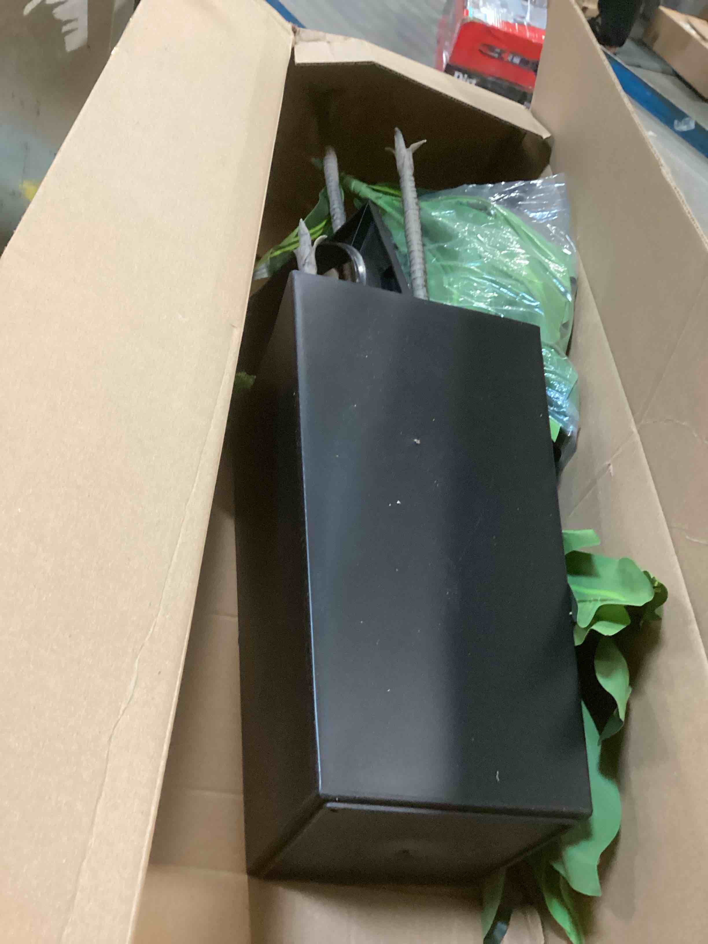 https://s3.amazonaws.com/lotting-images-prod/bidfta/TEA2049827_1742213287394.jpeg