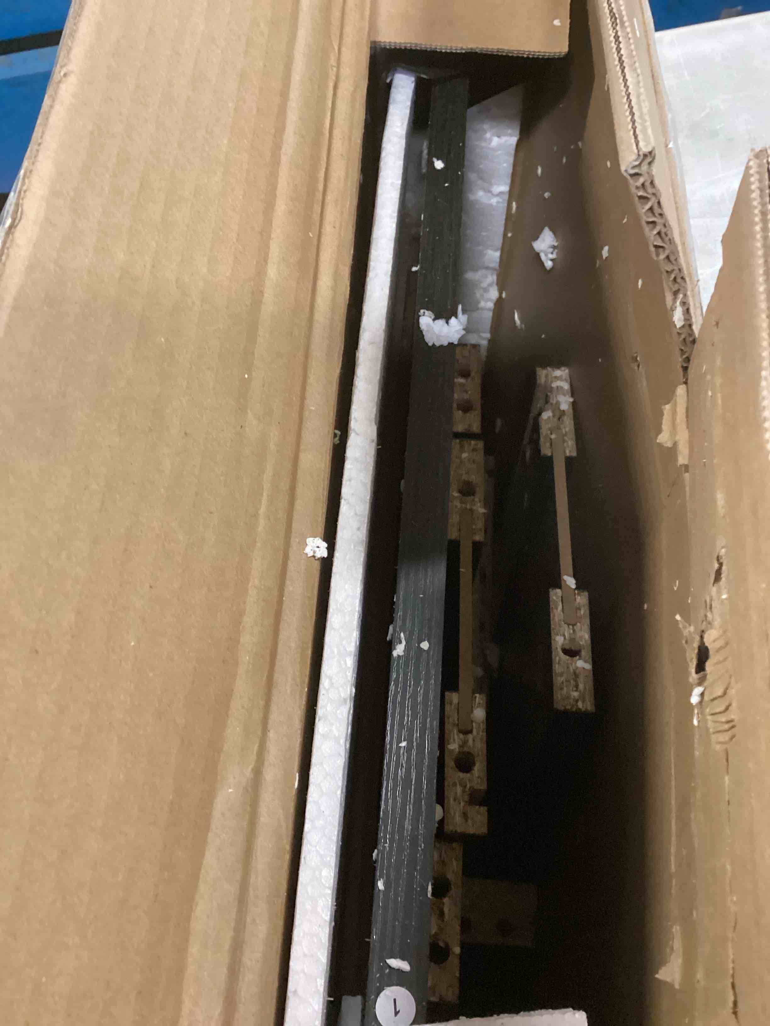 https://s3.amazonaws.com/lotting-images-prod/bidfta/TEA2081682_1736965541913.jpeg