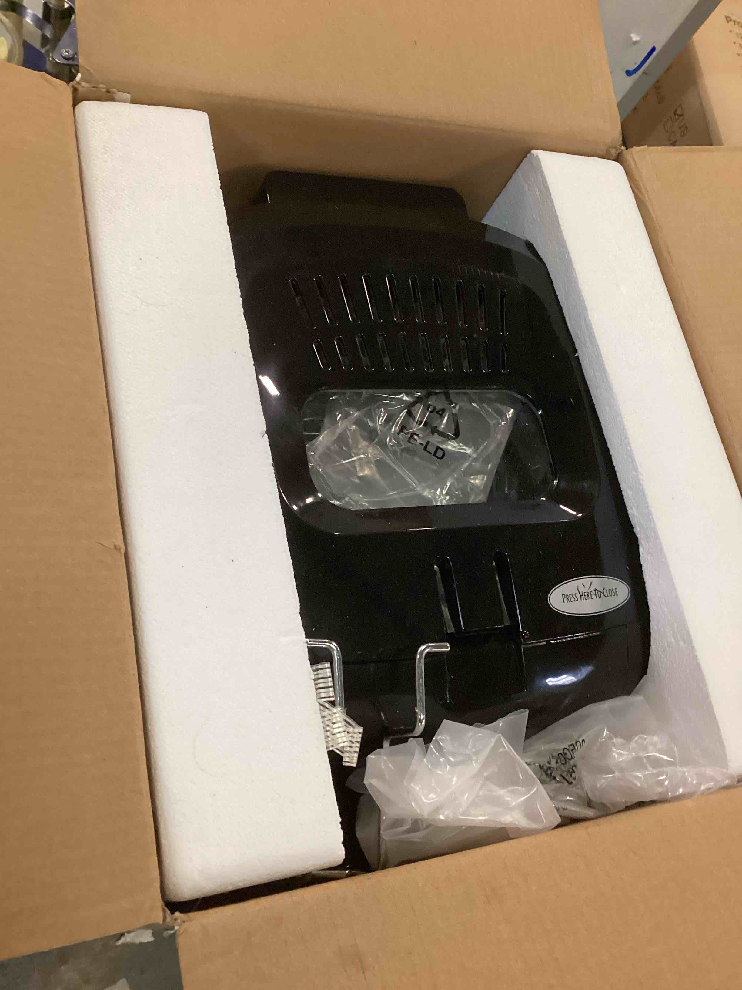 https://s3.amazonaws.com/lotting-images-prod/bidfta/TEA2082188_1737560034010.jpeg
