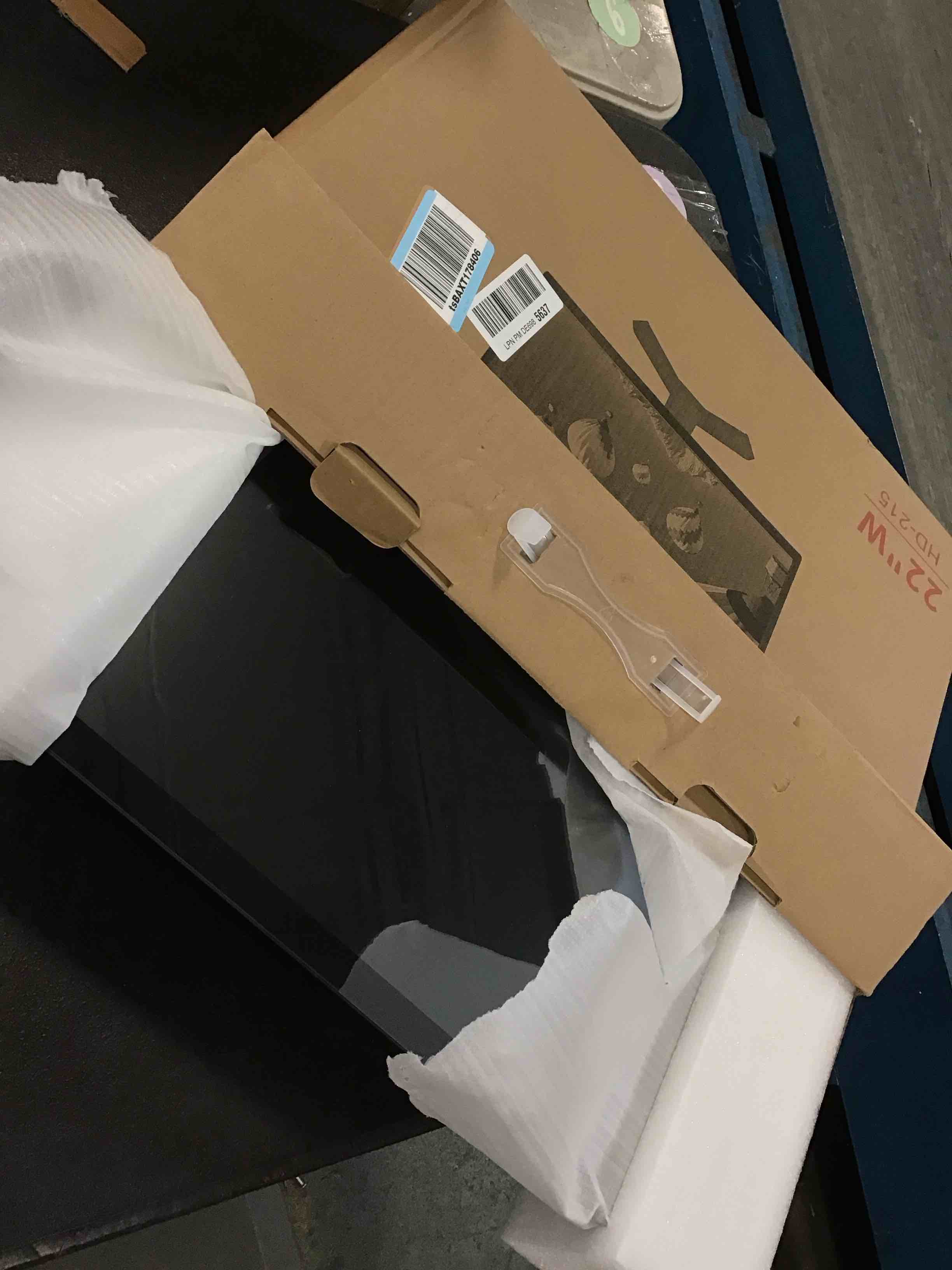 https://s3.amazonaws.com/lotting-images-prod/bidfta/TEA2086303_1736275262096.jpeg