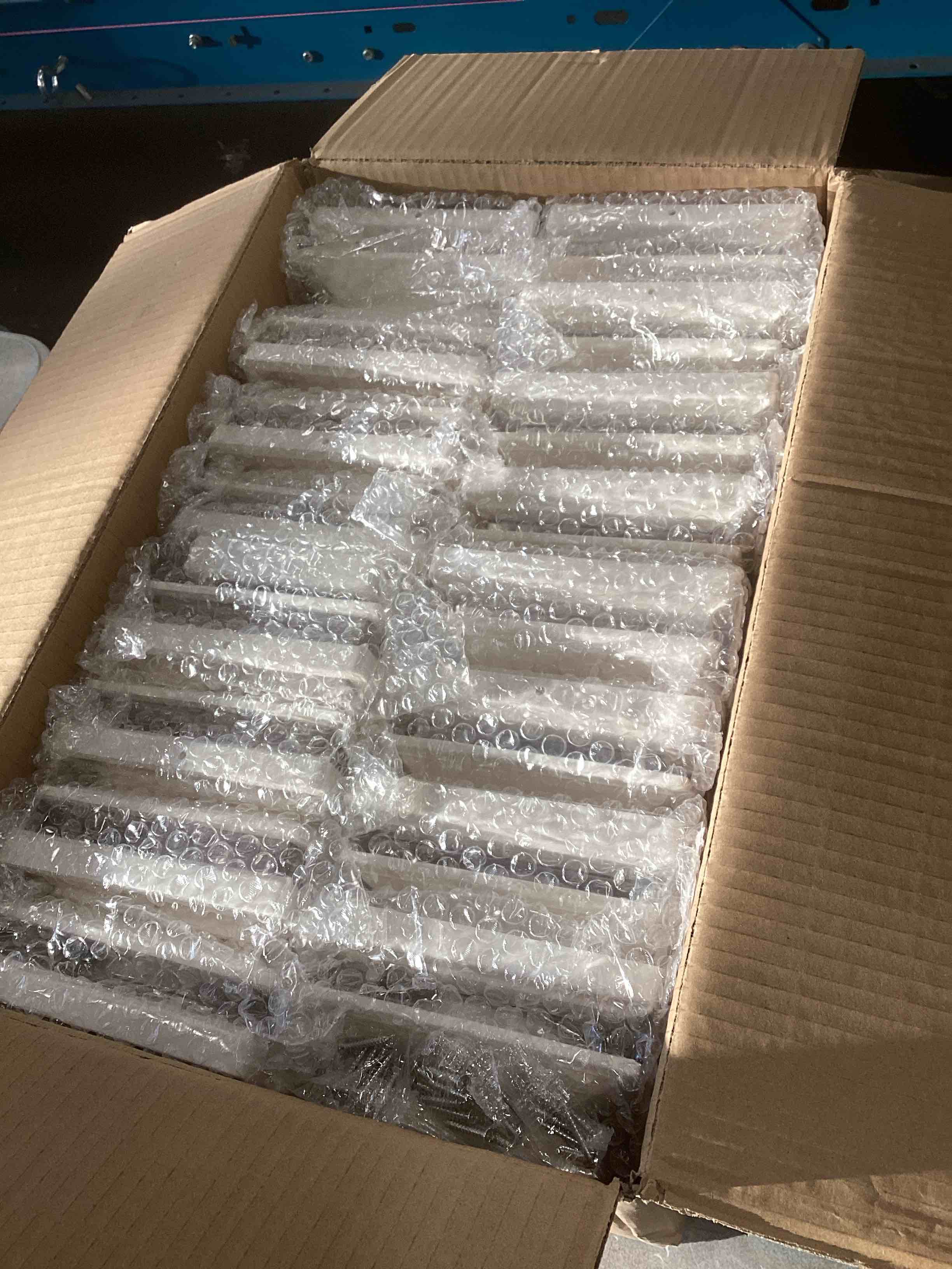 https://s3.amazonaws.com/lotting-images-prod/bidfta/TEA2087300_1738072608295.jpeg