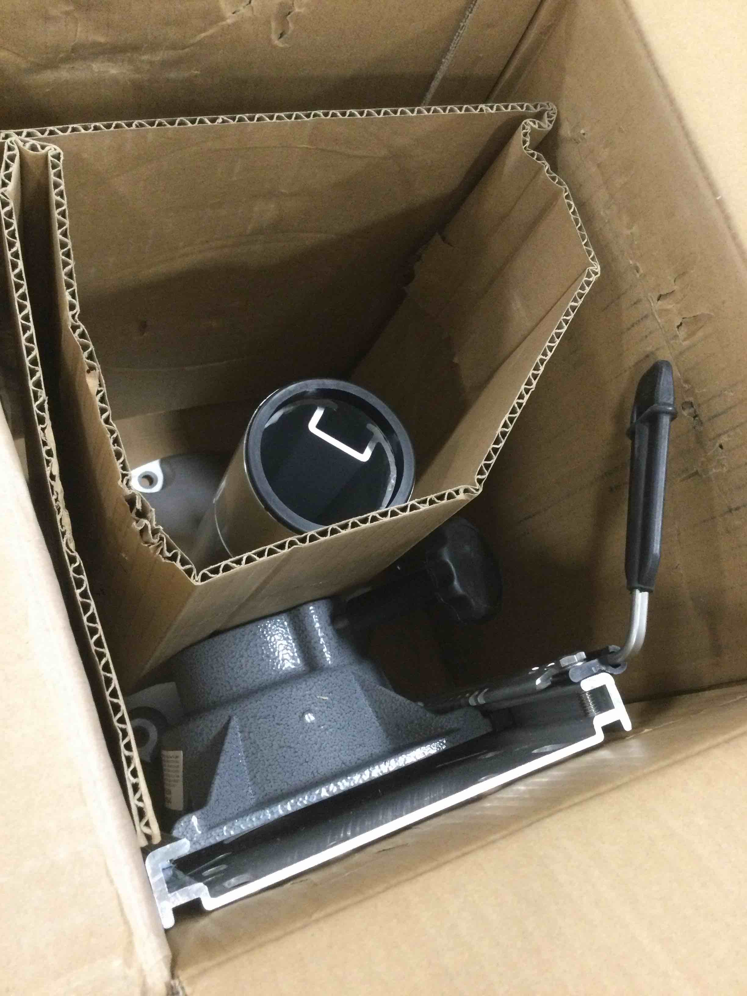 https://s3.amazonaws.com/lotting-images-prod/bidfta/TEA2088508_1739215889510.jpeg