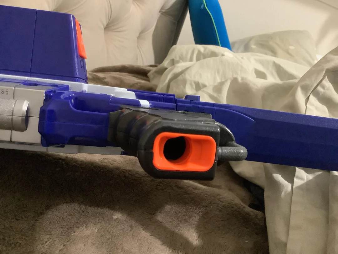 Alguien puede explicarme qué es este agujero en el Nerf Rampage?