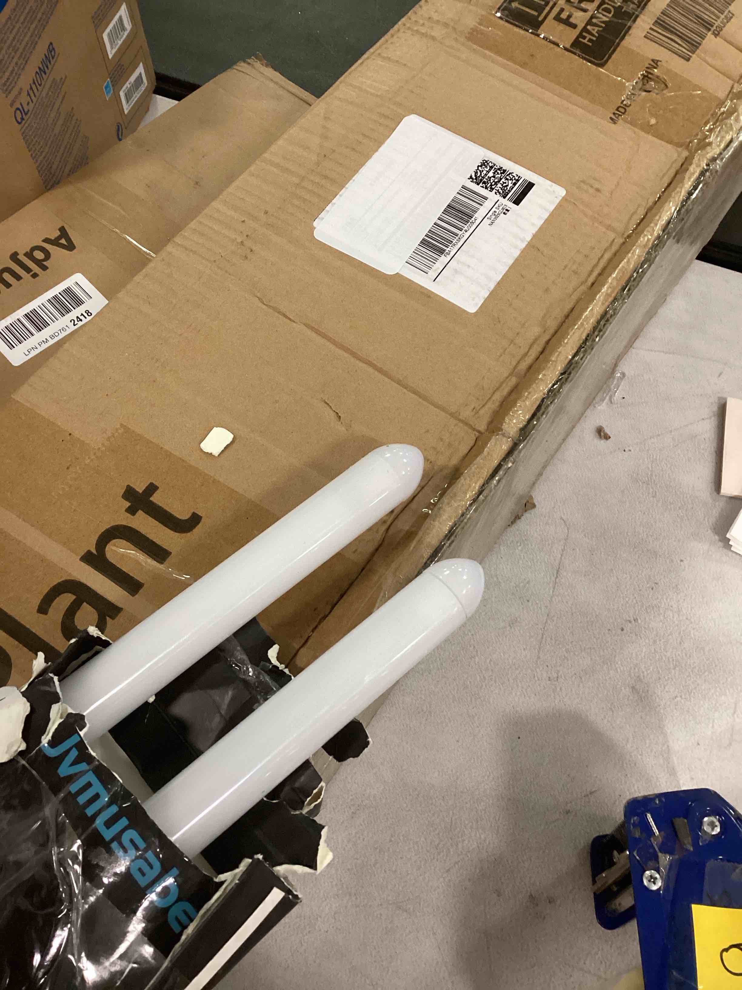 https://s3.amazonaws.com/lotting-images-prod/bidfta/TEA2092374_1736436006527.jpeg