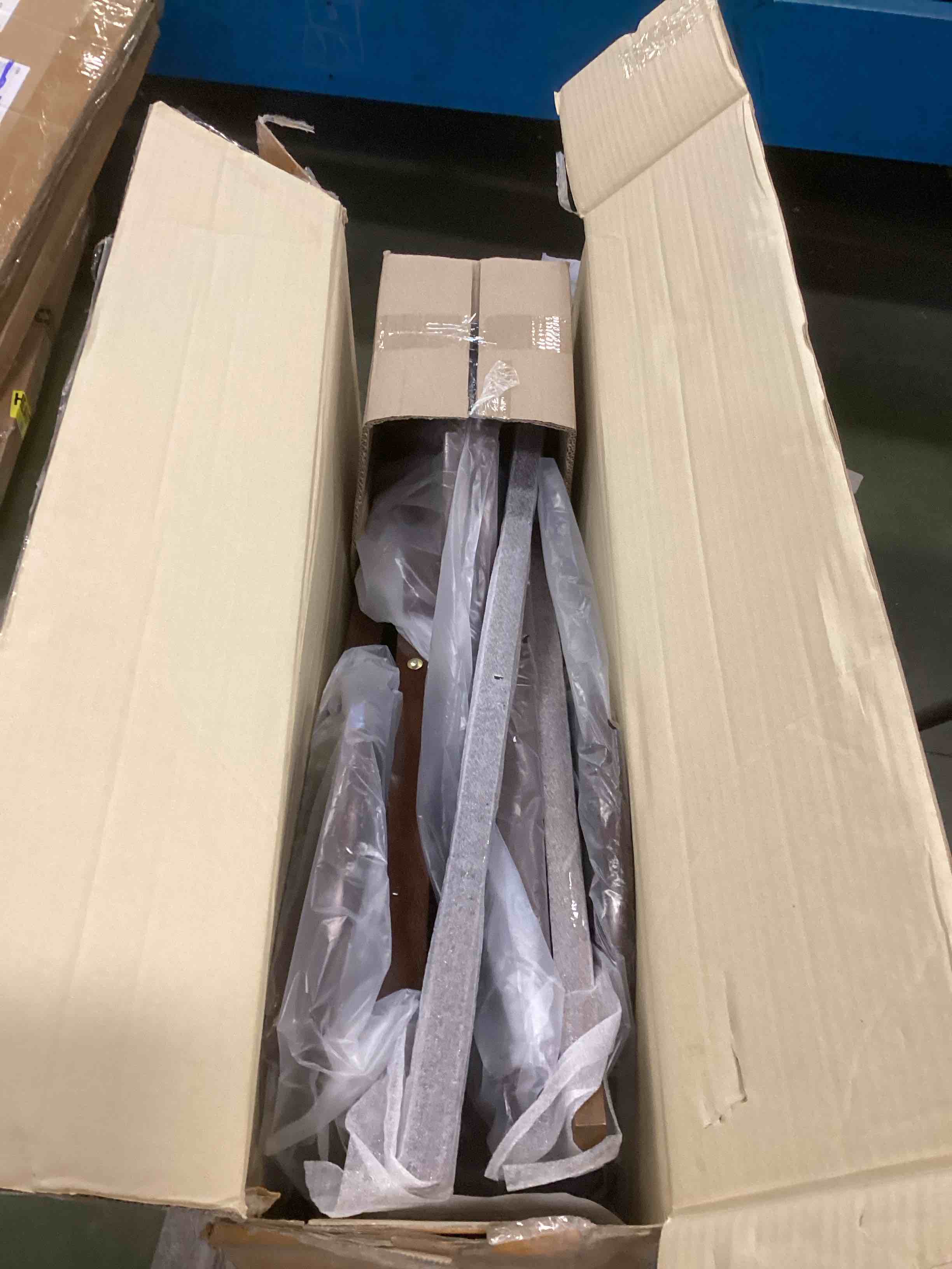https://s3.amazonaws.com/lotting-images-prod/bidfta/TEA2095180_1736775127804.jpeg