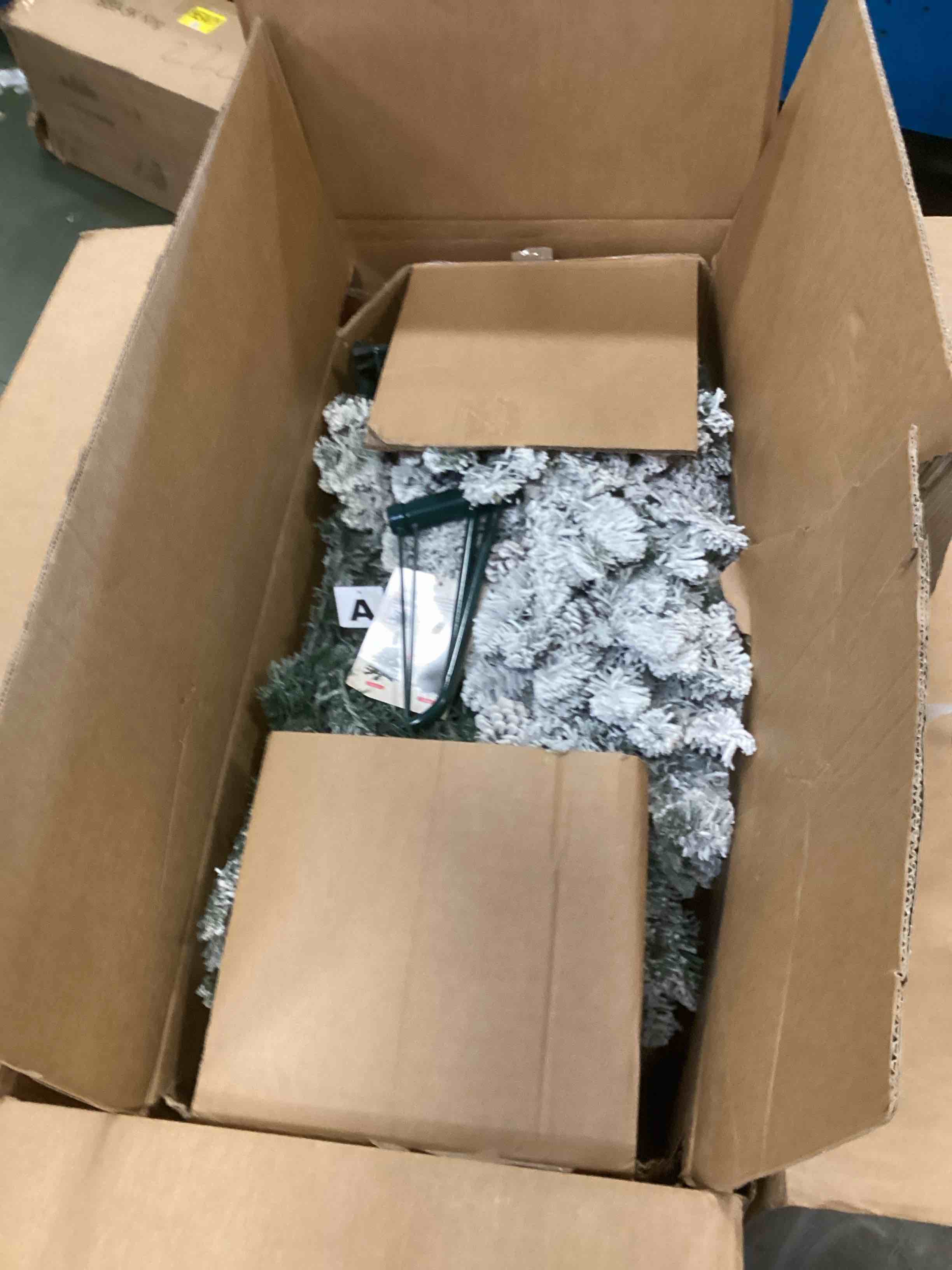 https://s3.amazonaws.com/lotting-images-prod/bidfta/TEA2095205_1736777915902.jpeg