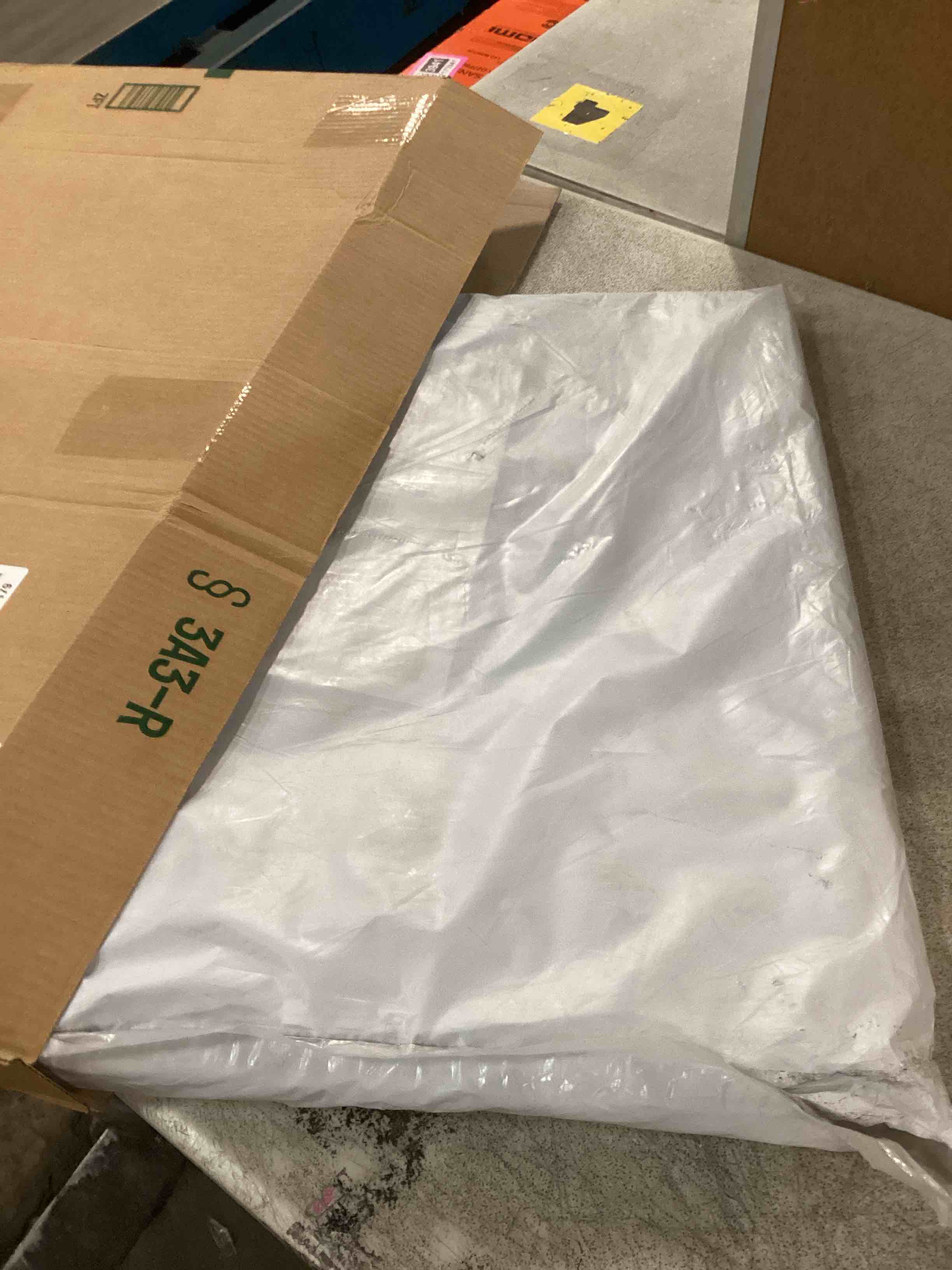 https://s3.amazonaws.com/lotting-images-prod/bidfta/TEA2096169_1737119222177.jpeg