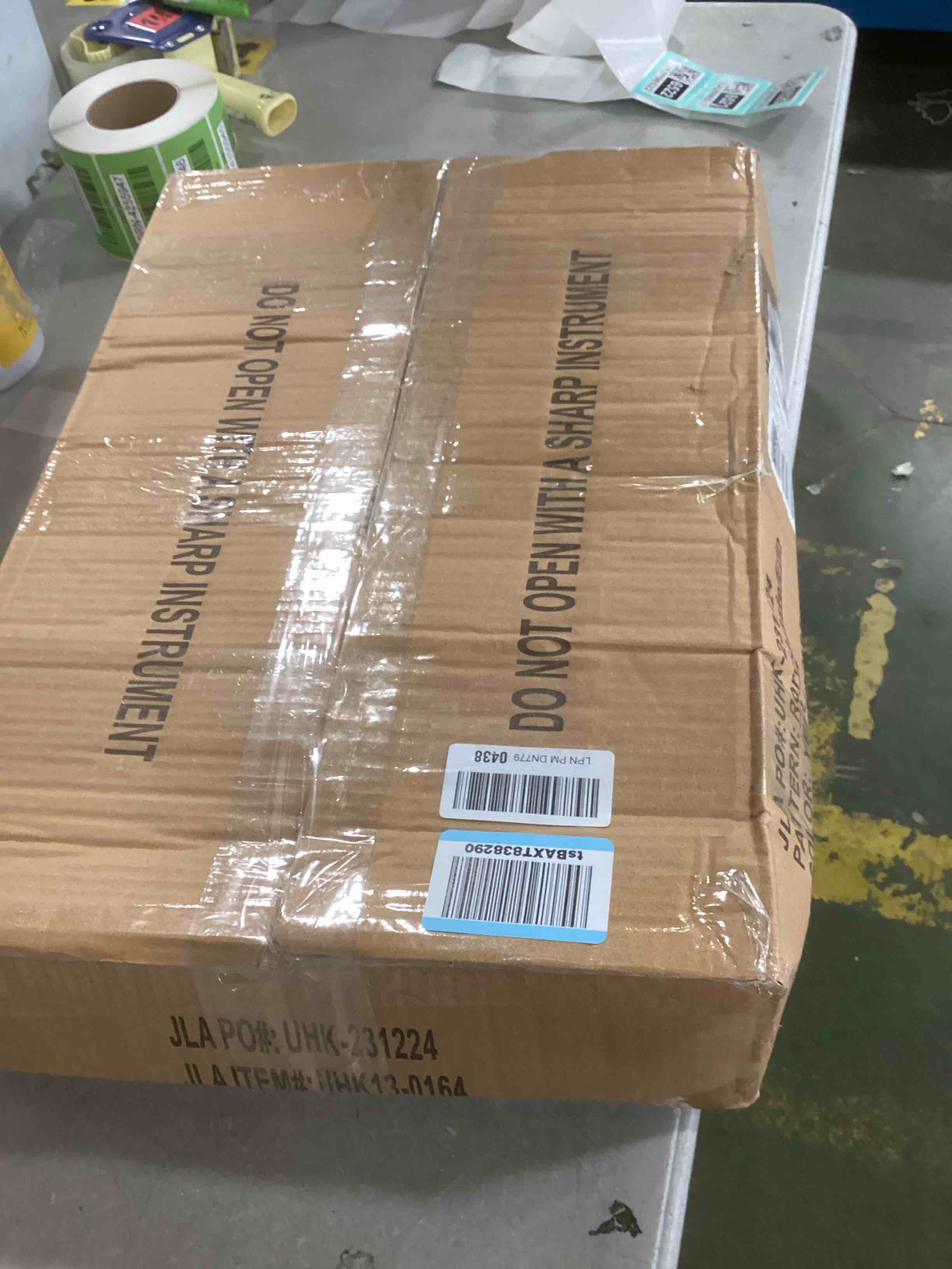 https://s3.amazonaws.com/lotting-images-prod/bidfta/TEA2096522_1737469570040.jpeg