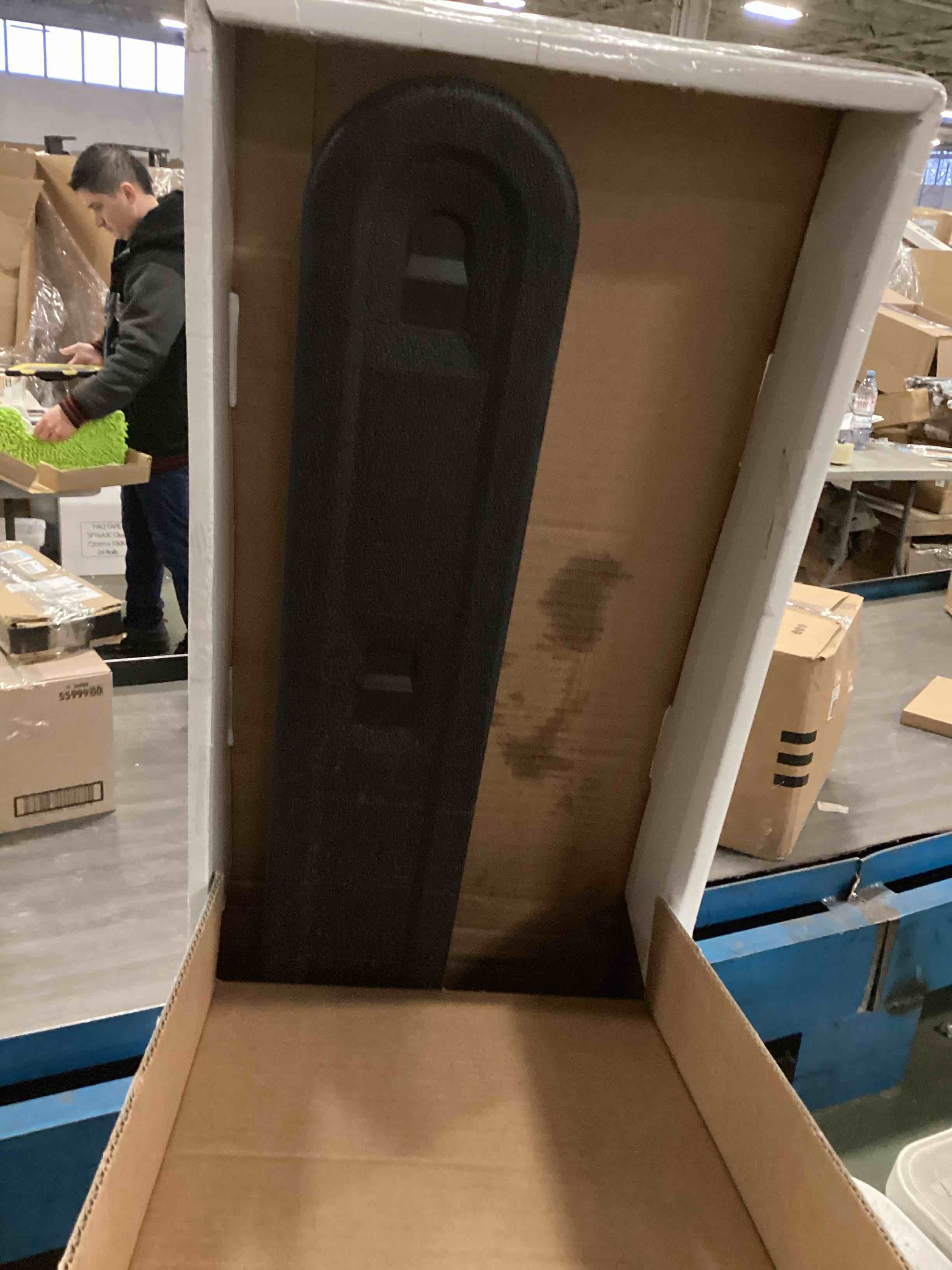https://s3.amazonaws.com/lotting-images-prod/bidfta/TEA2097291_1737638504057.jpeg