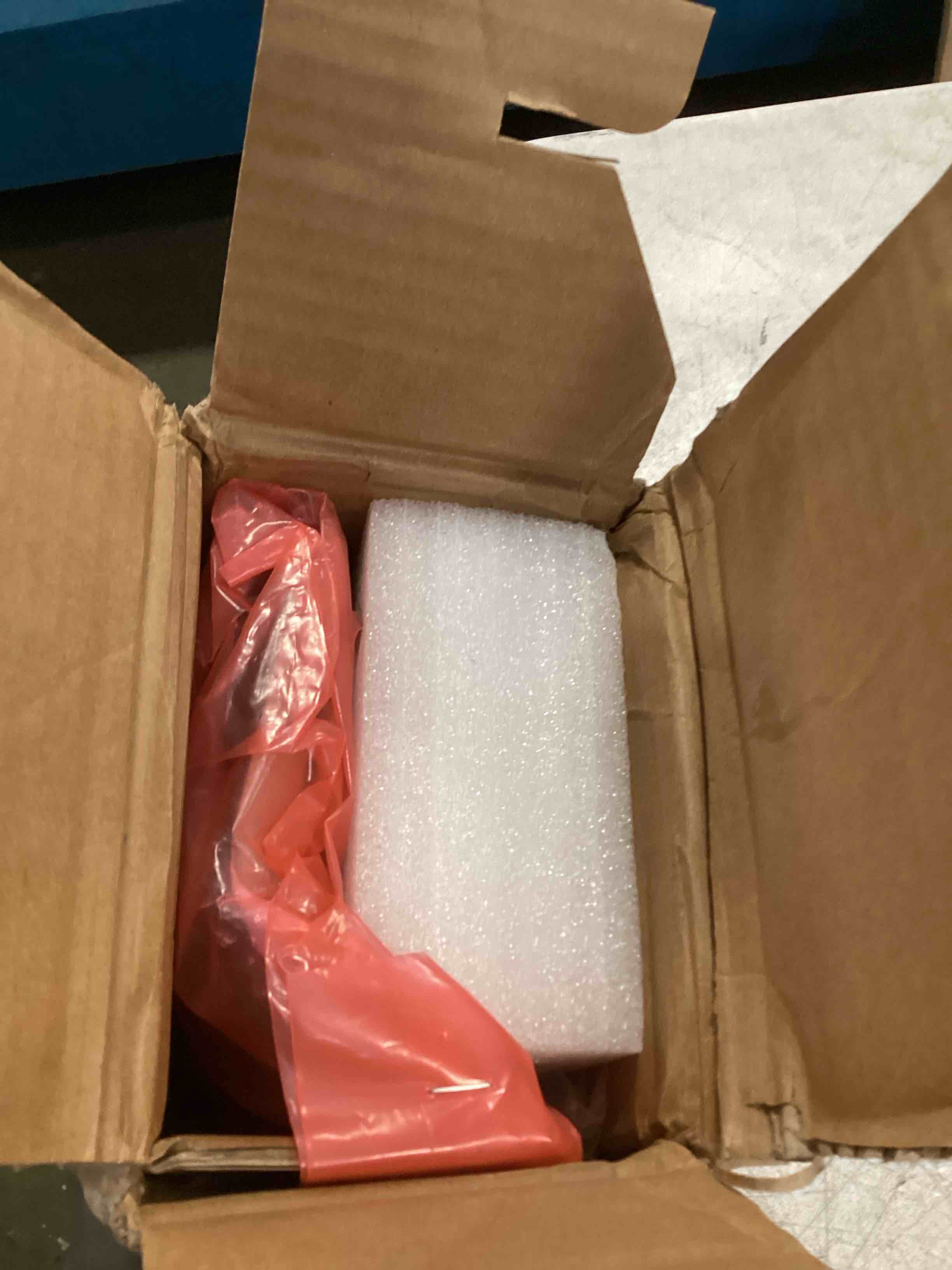 https://s3.amazonaws.com/lotting-images-prod/bidfta/TEA2097371_1737648854069.jpeg