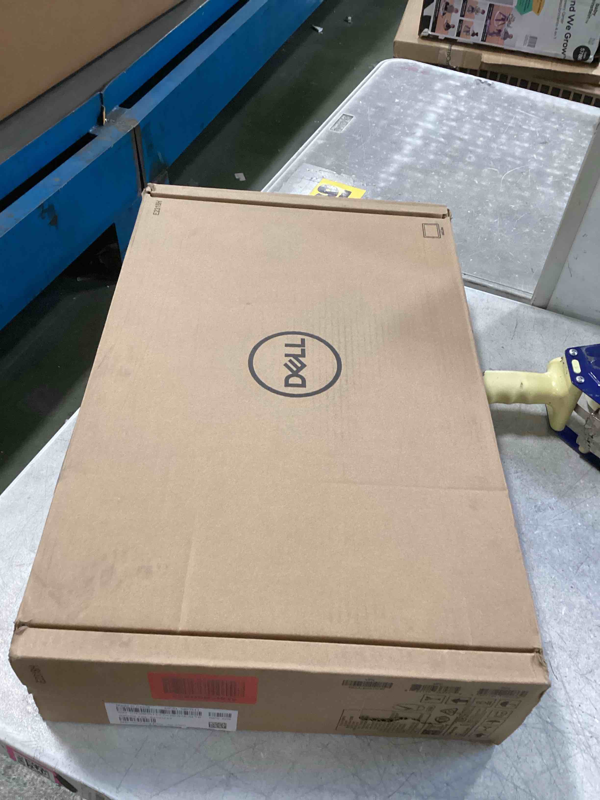 https://s3.amazonaws.com/lotting-images-prod/bidfta/TEA2097410_1737651933594.jpeg