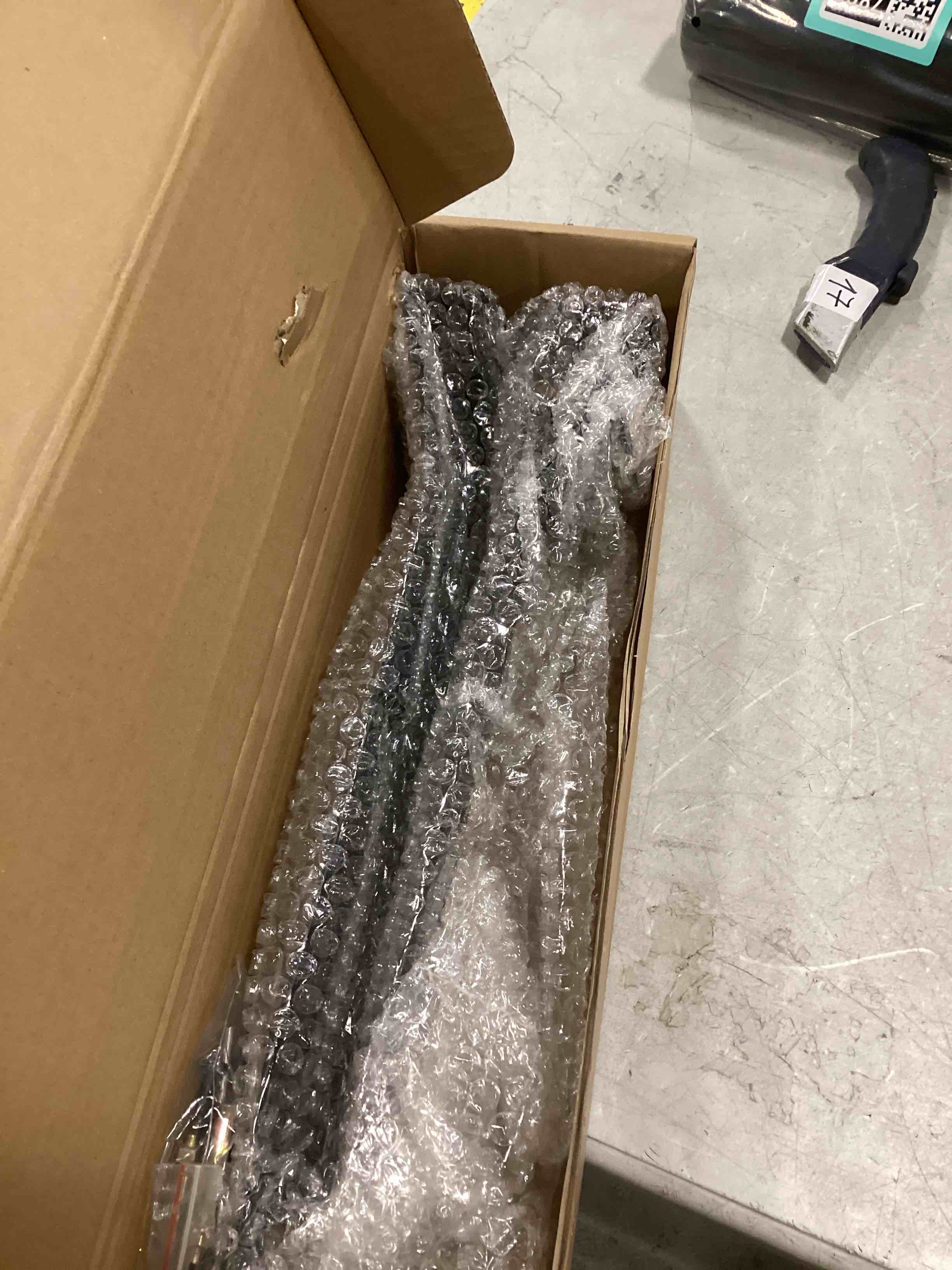 https://s3.amazonaws.com/lotting-images-prod/bidfta/TEA2097885_1737979981164.jpeg