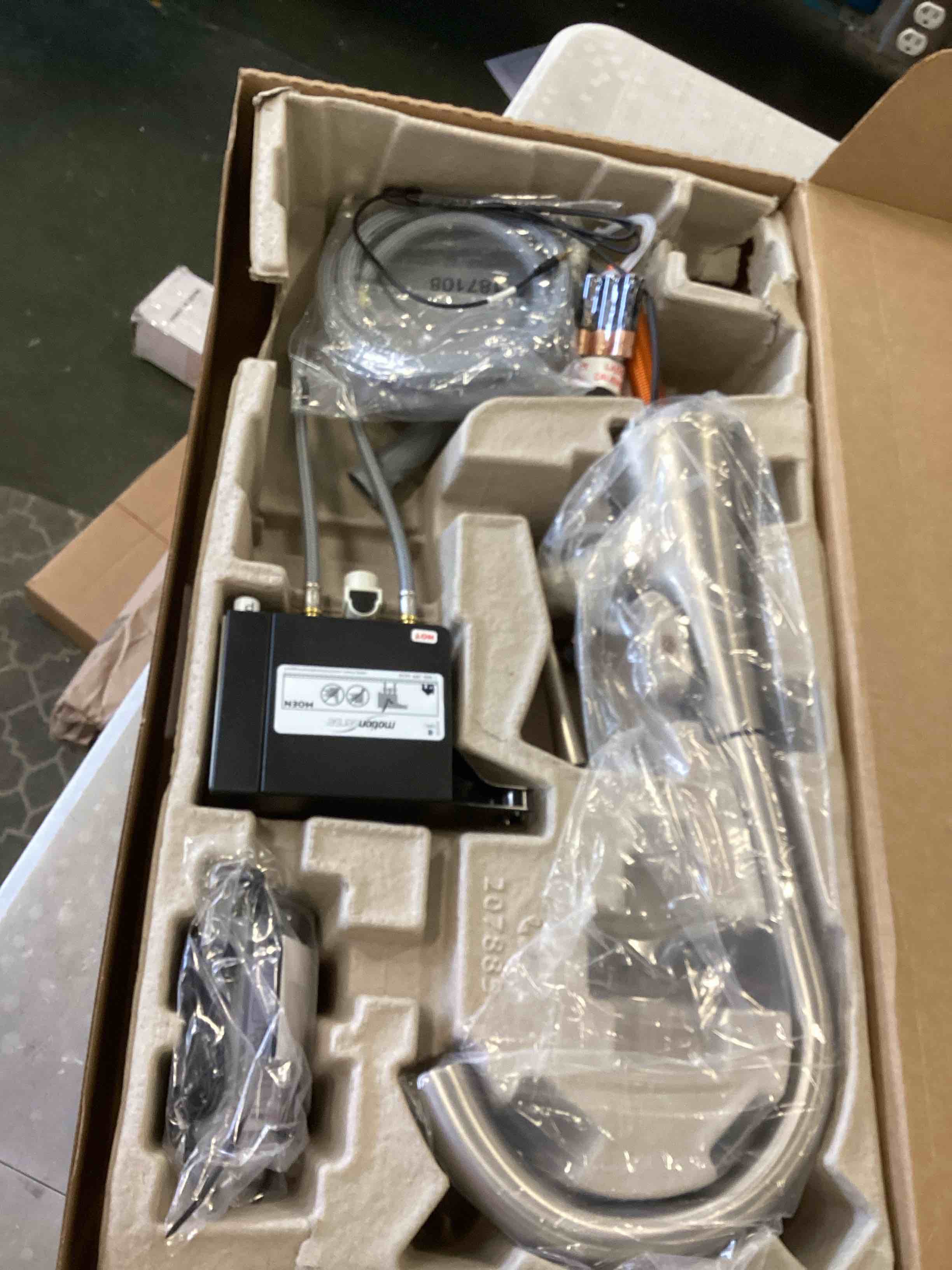 https://s3.amazonaws.com/lotting-images-prod/bidfta/TEA2099449_1737999532736.jpeg