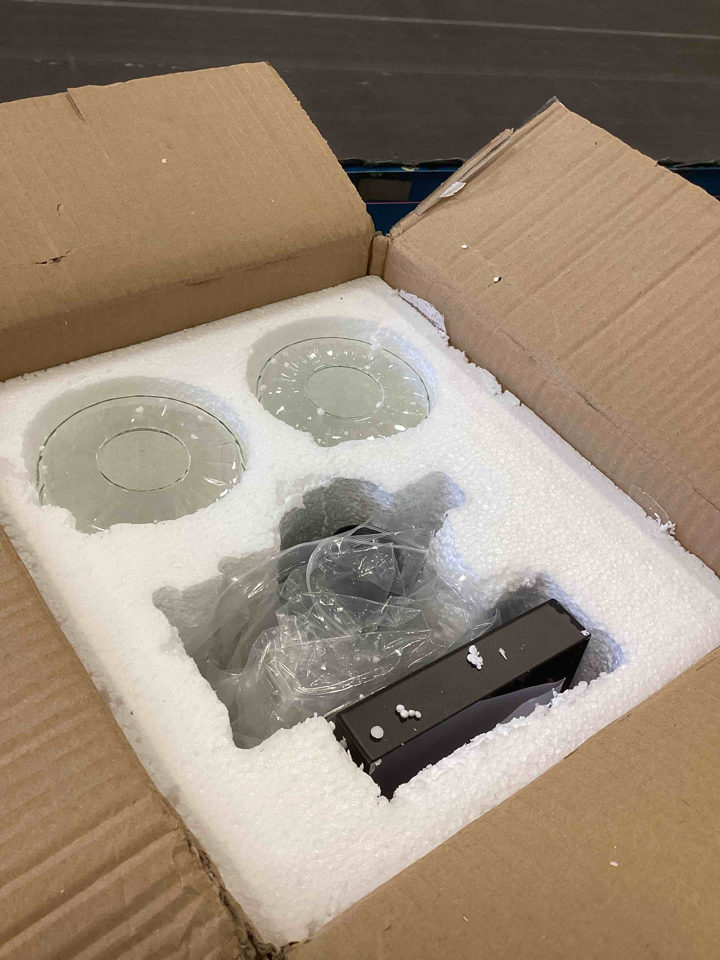 https://s3.amazonaws.com/lotting-images-prod/bidfta/TEA2099500_1738010017238.jpeg