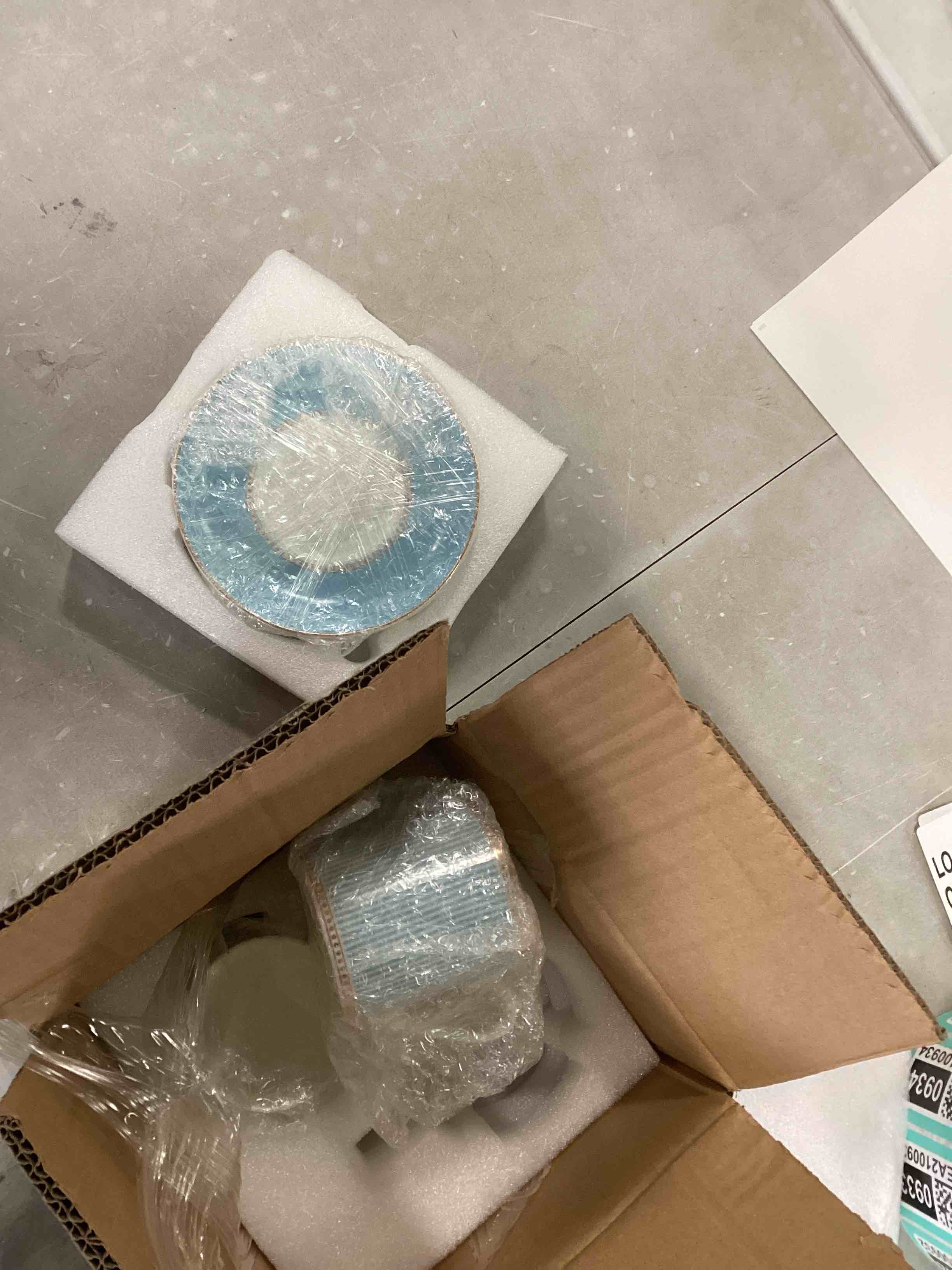 https://s3.amazonaws.com/lotting-images-prod/bidfta/TEA2100932_1738935016690.jpeg