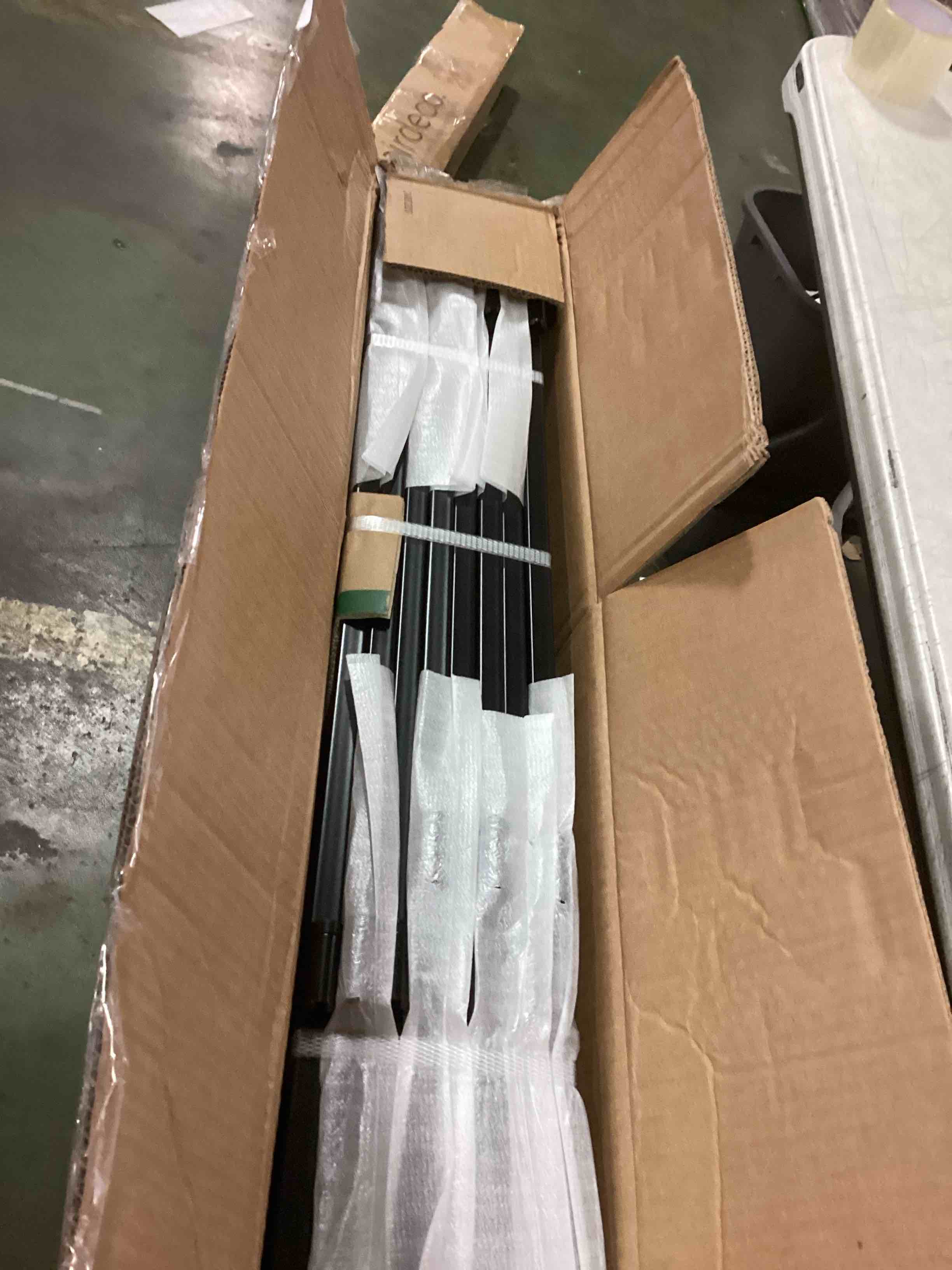 https://s3.amazonaws.com/lotting-images-prod/bidfta/TEA2104398_1736962865178.jpeg