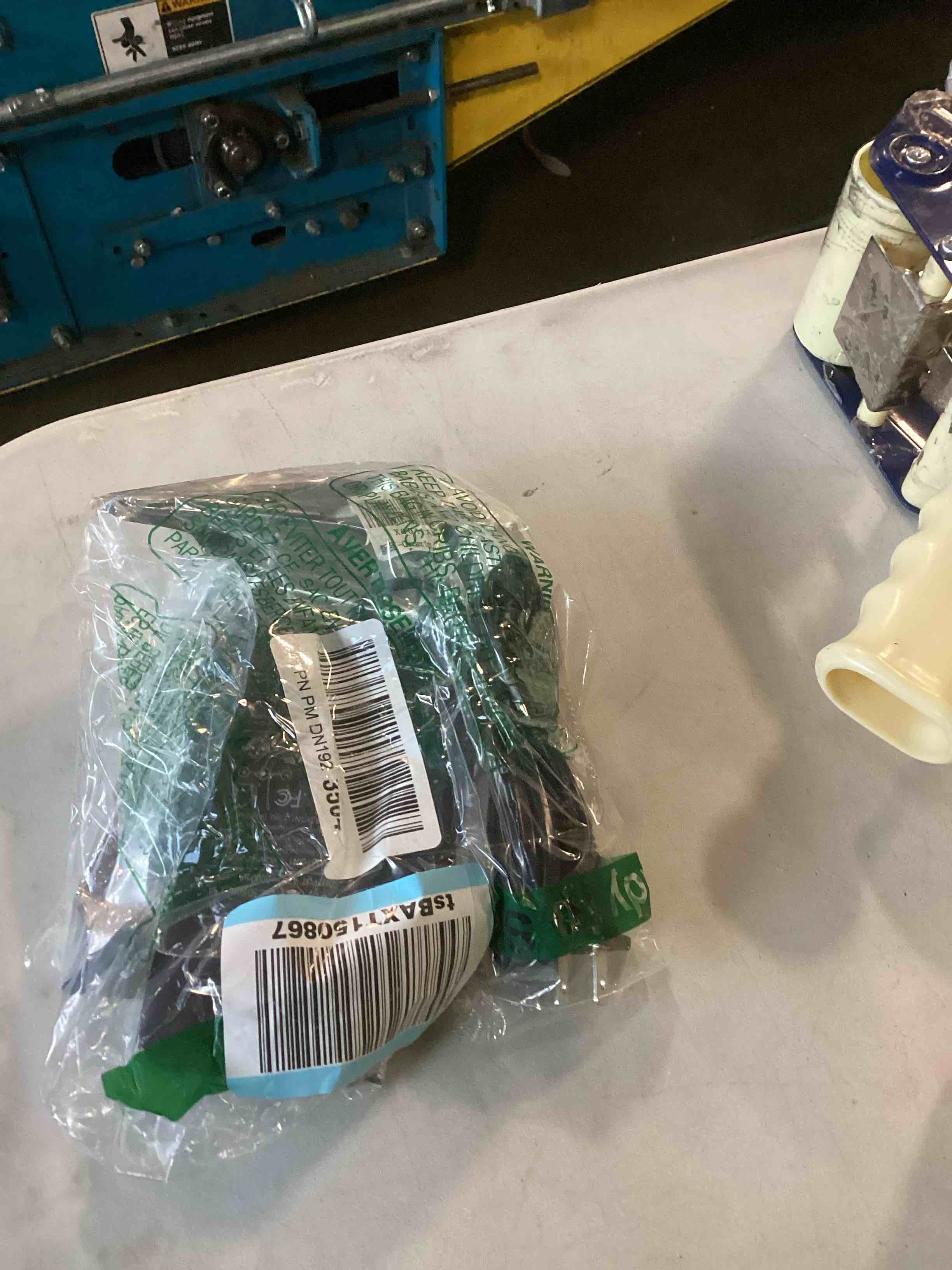 https://s3.amazonaws.com/lotting-images-prod/bidfta/TEA2104776_1737120580686.jpeg