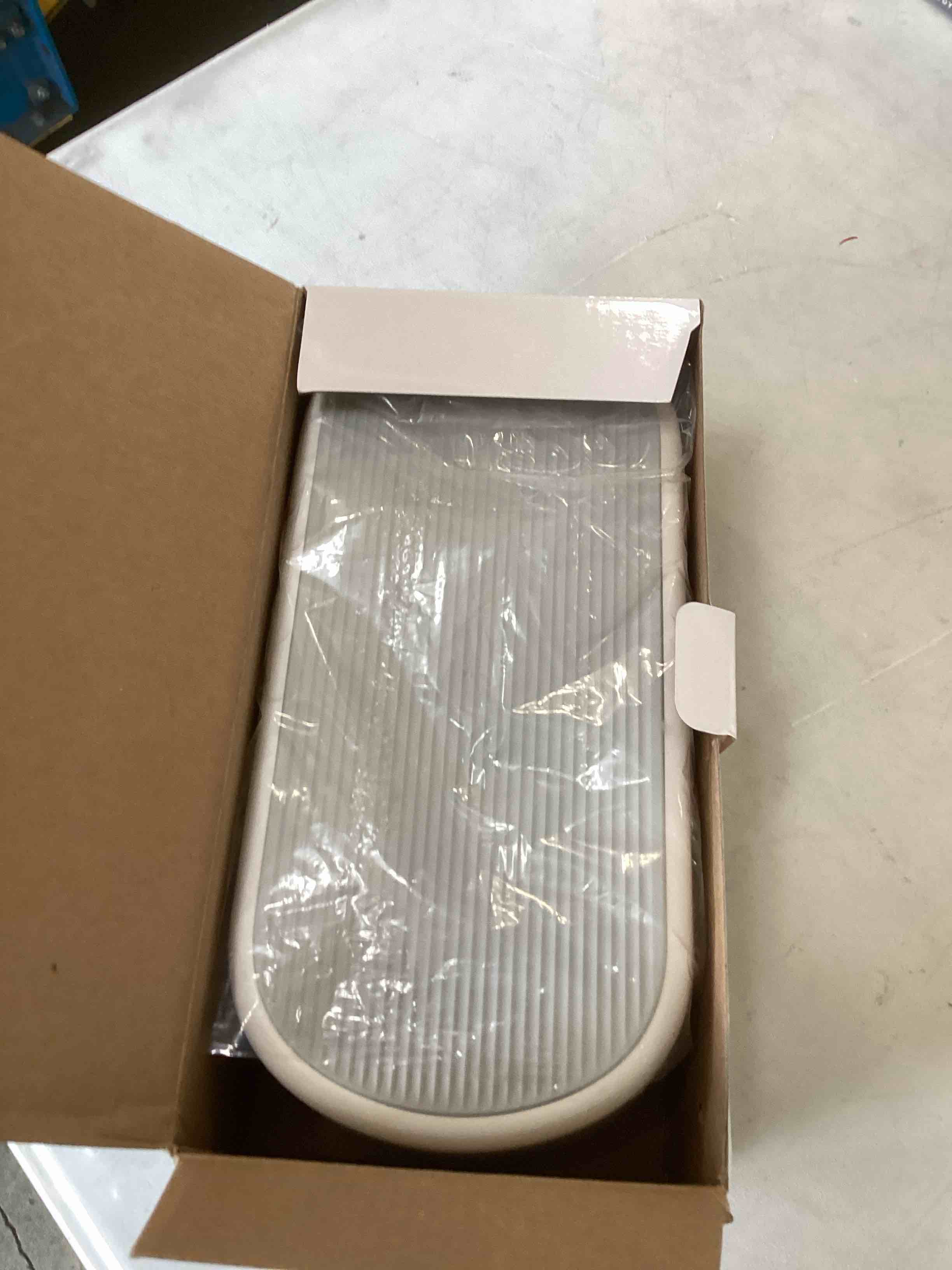 https://s3.amazonaws.com/lotting-images-prod/bidfta/TEA2104914_1737136068549.jpeg