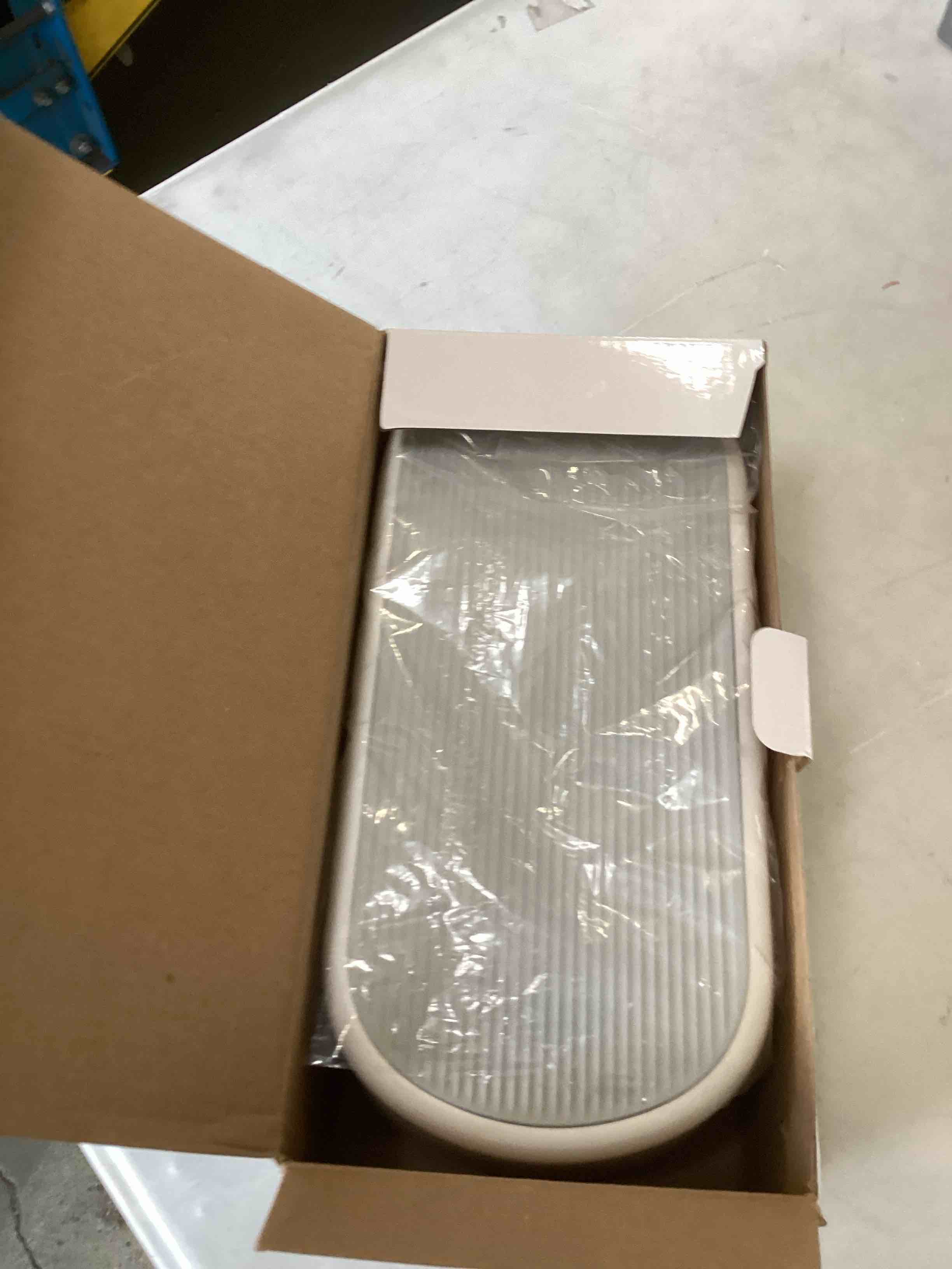 https://s3.amazonaws.com/lotting-images-prod/bidfta/TEA2104914_1737136069296.jpeg