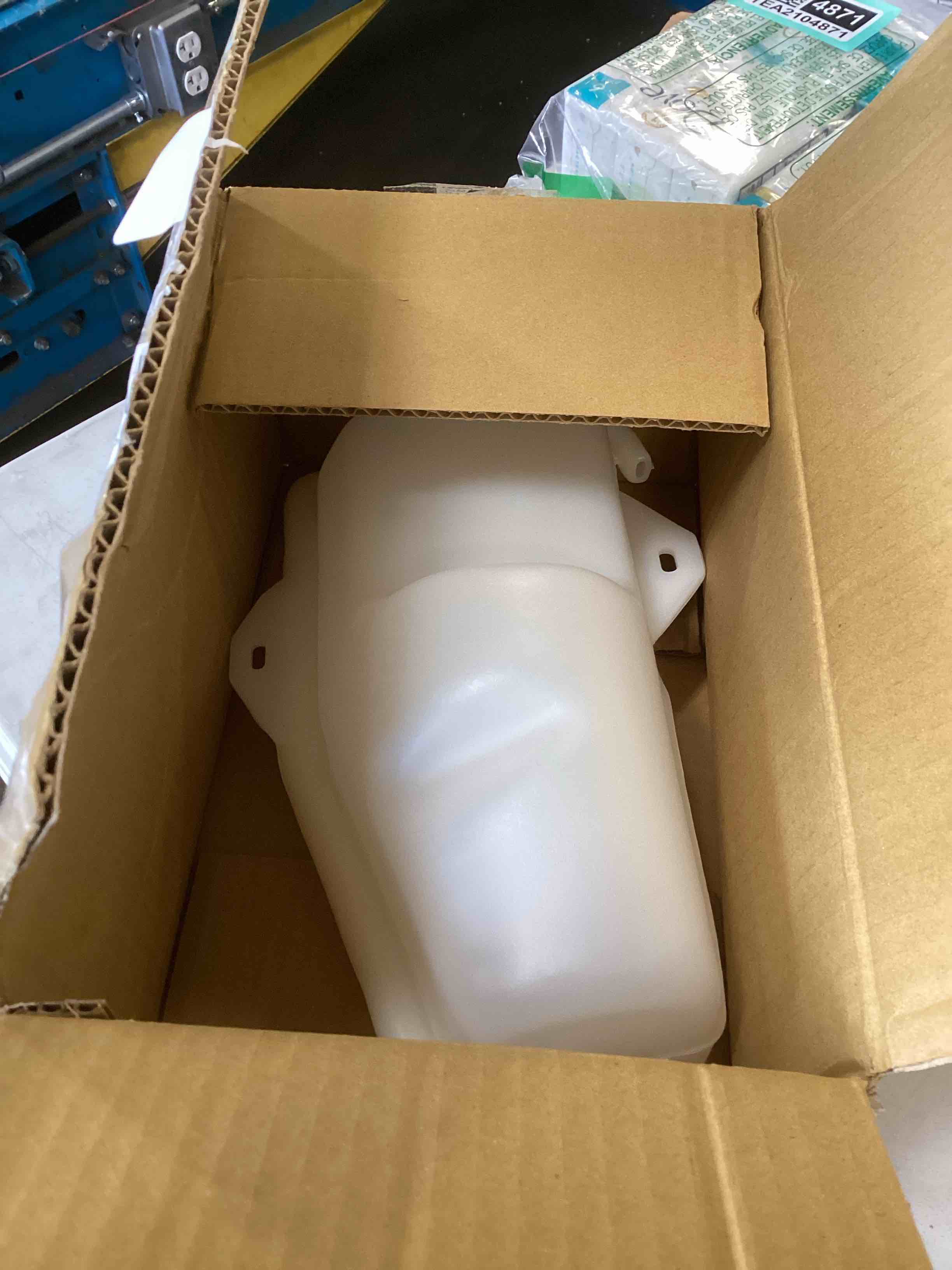 https://s3.amazonaws.com/lotting-images-prod/bidfta/TEA2104980_1737139794035.jpeg