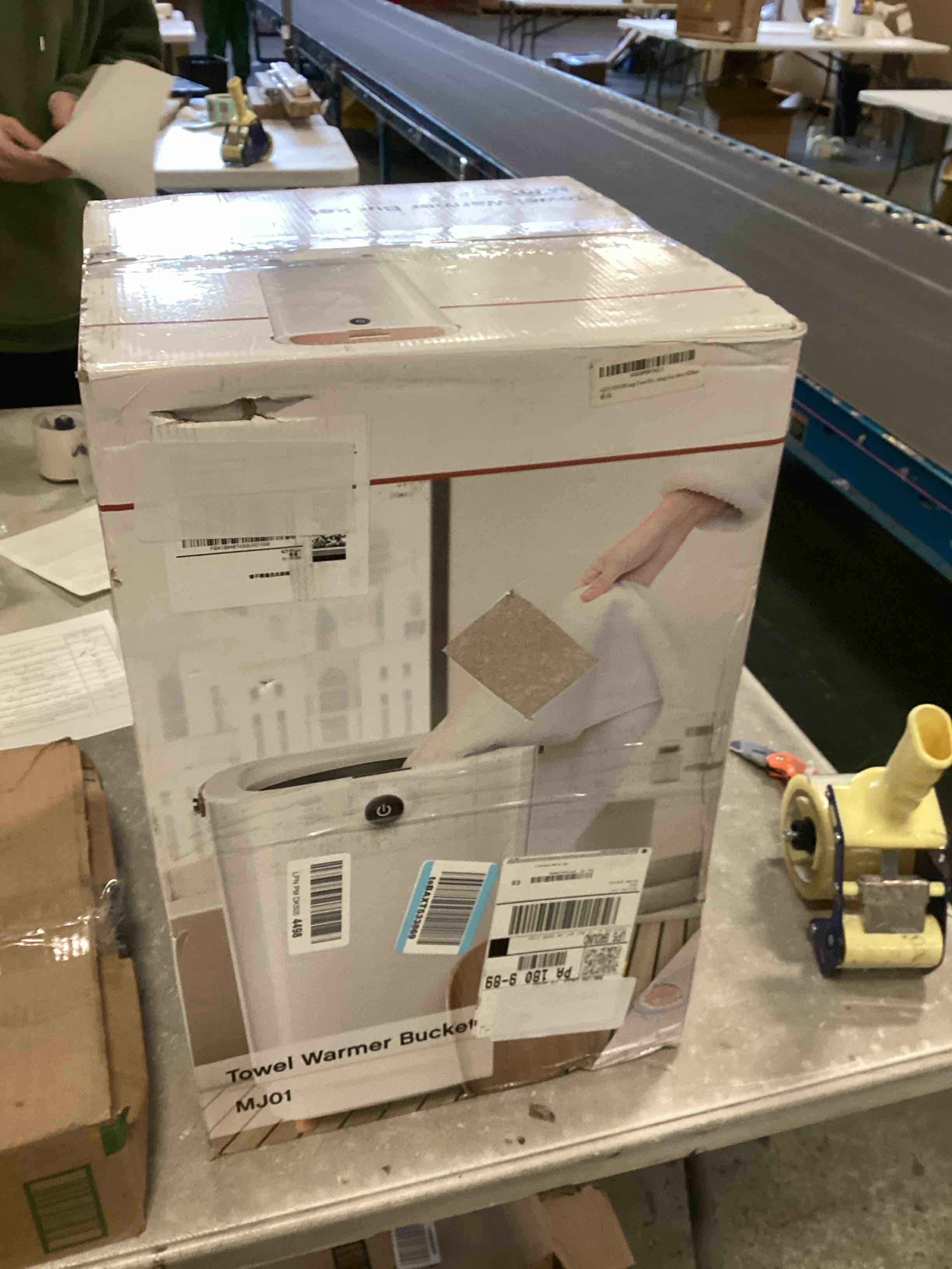https://s3.amazonaws.com/lotting-images-prod/bidfta/TEA2105359_1737985592941.jpeg