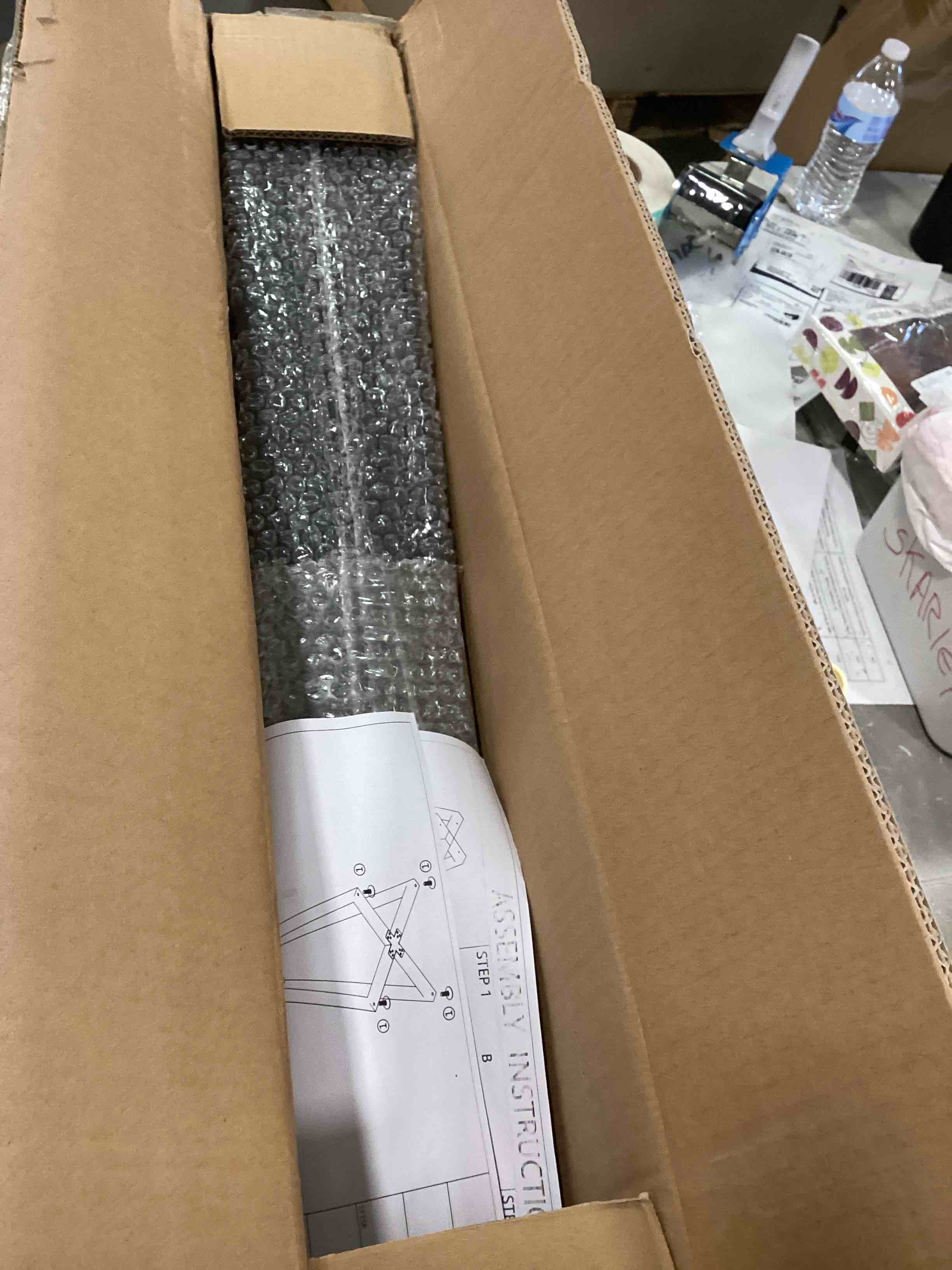 https://s3.amazonaws.com/lotting-images-prod/bidfta/TEA2105540_1738010085759.jpeg