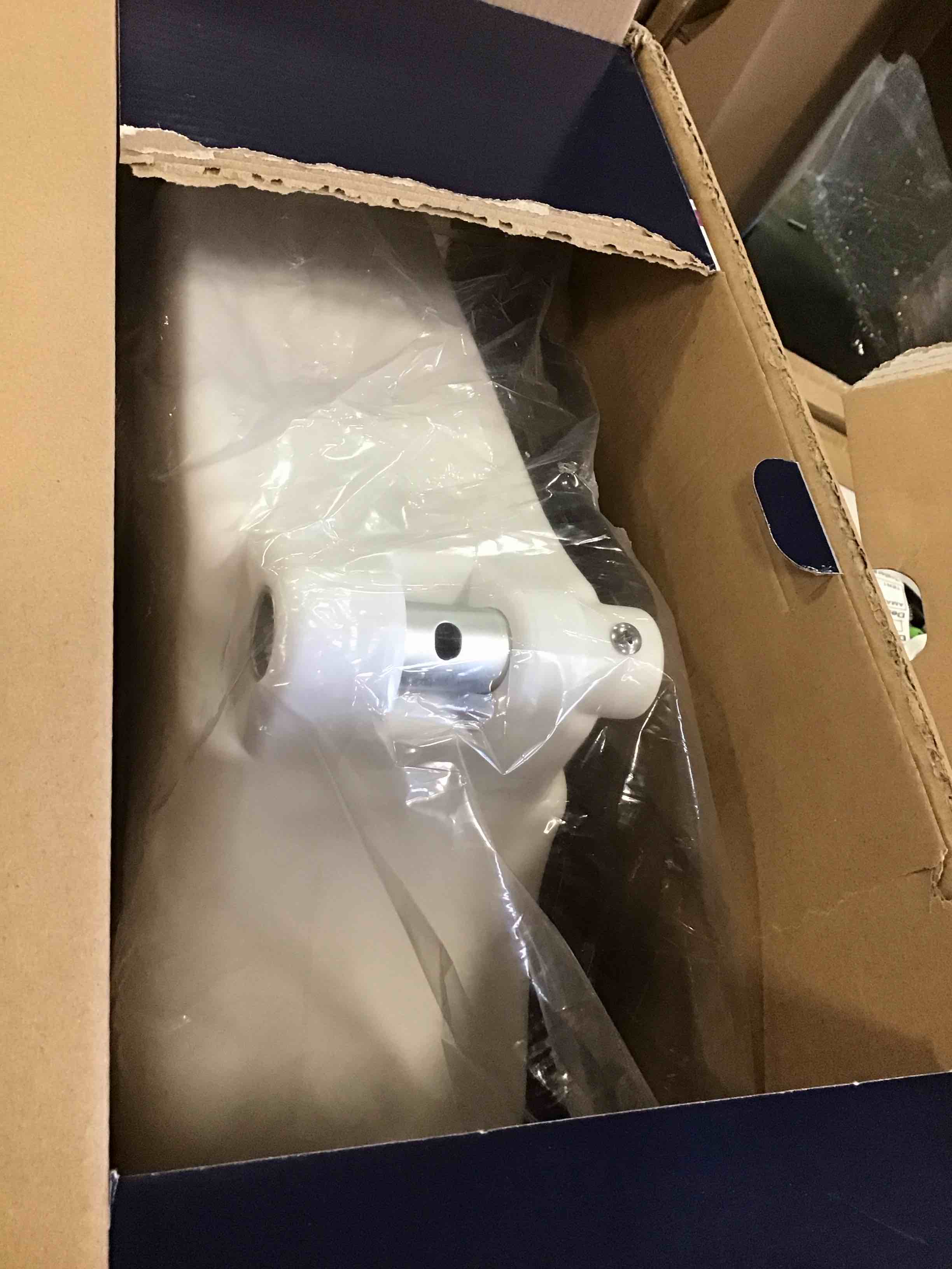 https://s3.amazonaws.com/lotting-images-prod/bidfta/TEA2106480_1738351761163.jpeg