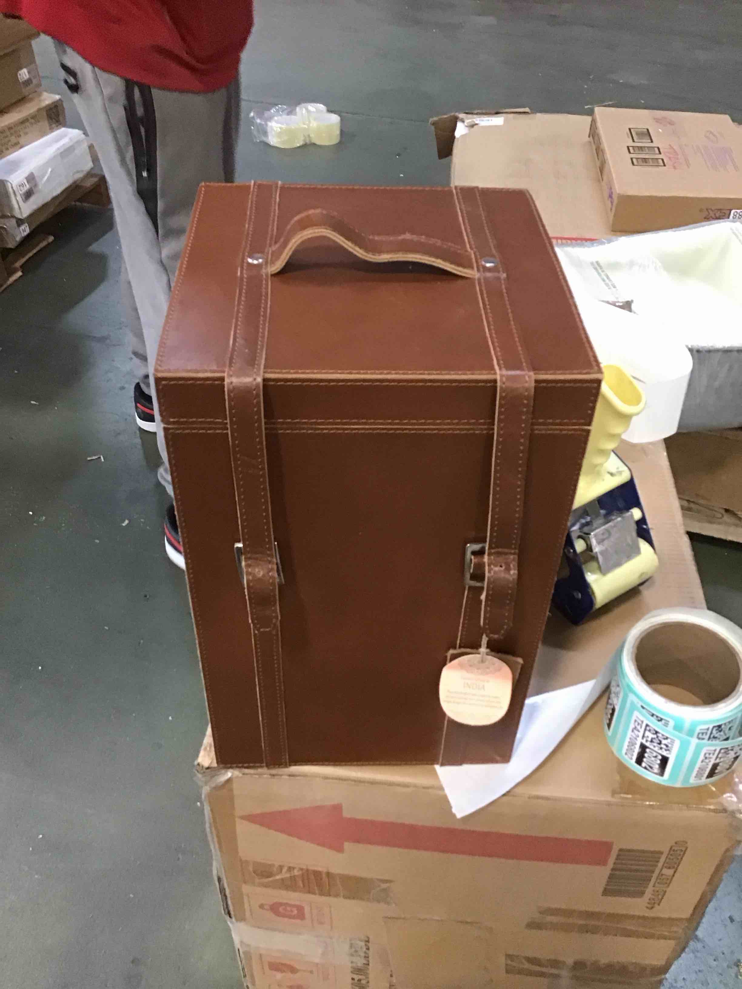 https://s3.amazonaws.com/lotting-images-prod/bidfta/TEA2106794_1738687429411.jpeg