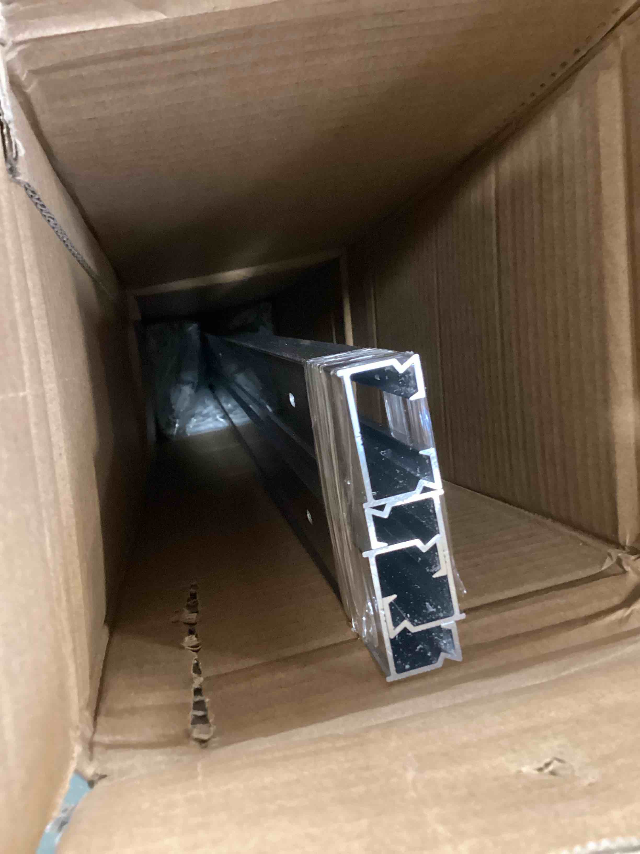 https://s3.amazonaws.com/lotting-images-prod/bidfta/TEA2107524_1736862162500.jpeg