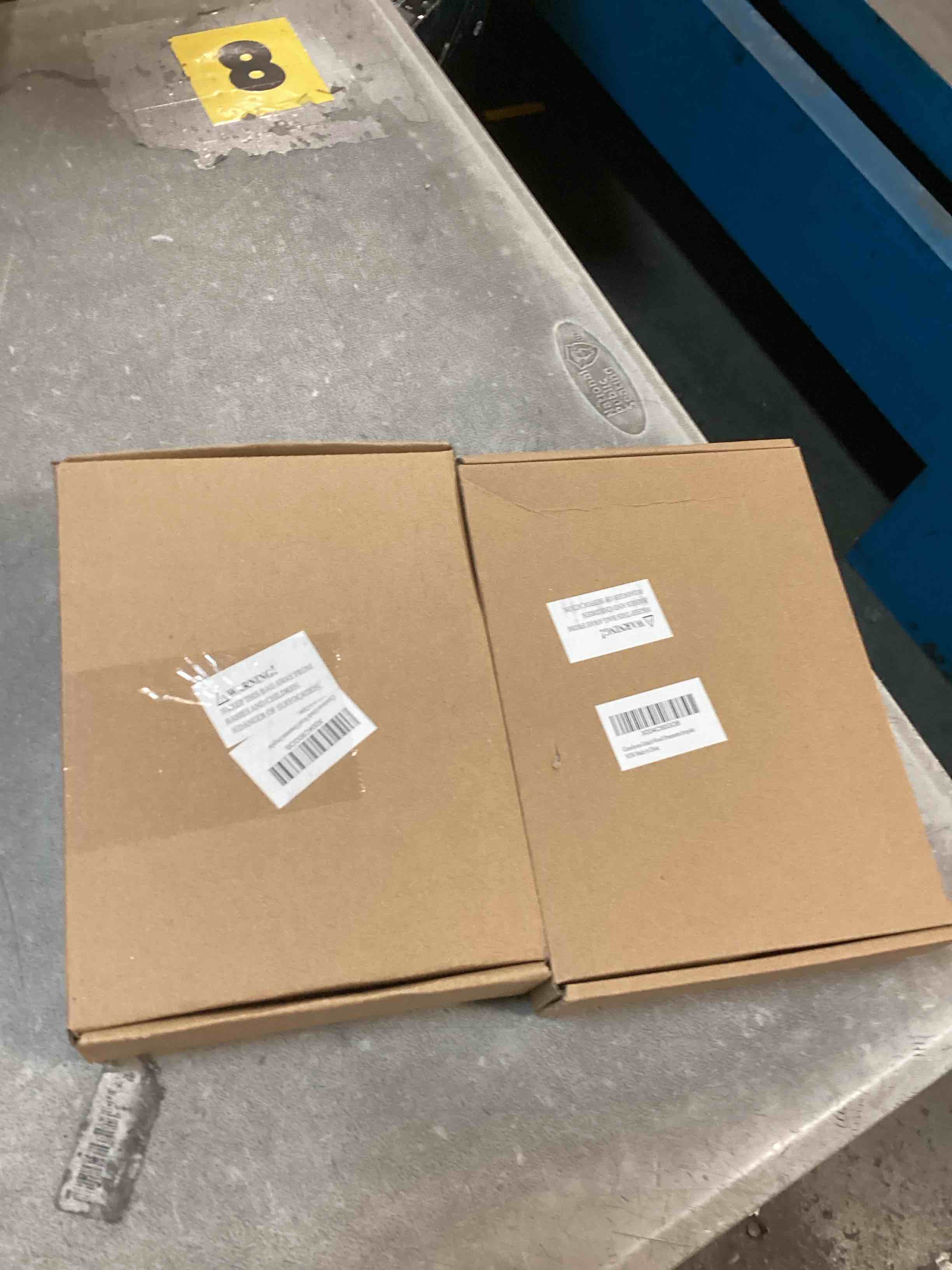 https://s3.amazonaws.com/lotting-images-prod/bidfta/TEA2111439_1739306118374.jpeg
