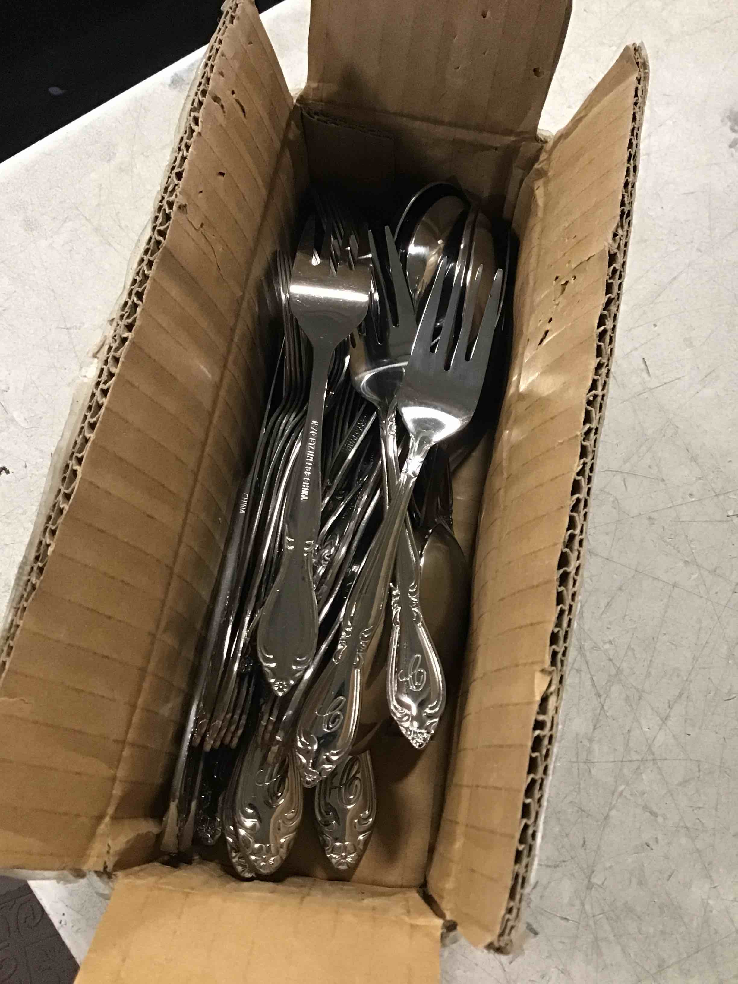 https://s3.amazonaws.com/lotting-images-prod/bidfta/TEA2113760_1737486794942.jpeg