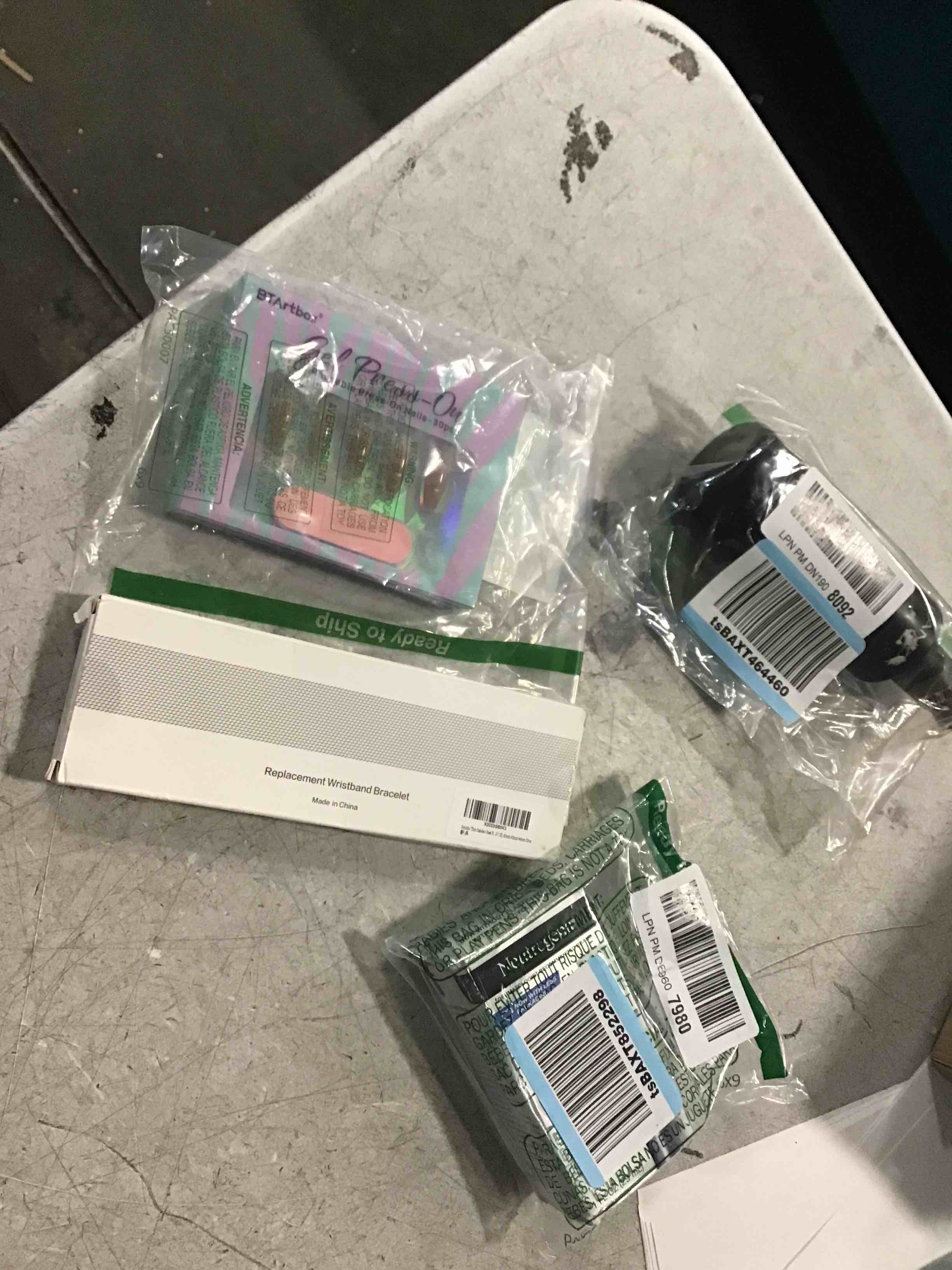 https://s3.amazonaws.com/lotting-images-prod/bidfta/TEA2113832_1737493837823.jpeg
